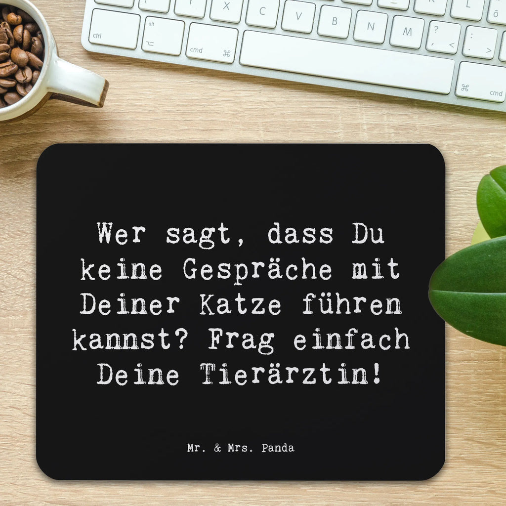 Mouse mat Saying Wer sagt, dass Du keine Gespräche mit Deiner Katze führen kannst? Frag einfach Deine Tierärztin! Computer zubehör, Mauspad, Designer Mauspad, Büroausstattung, Arbeitszimmer, PC Zubehör, Mauspad Büro, Mausunterlage, Einzigartiges Mauspad, Mousepad, Beruf, Ausbildung, Jubiläum, Abschied, Rente, Kollege, Kollegin, Geschenk, Schenken, Arbeitskollege, Mitarbeiter, Firma, Danke, Dankeschön