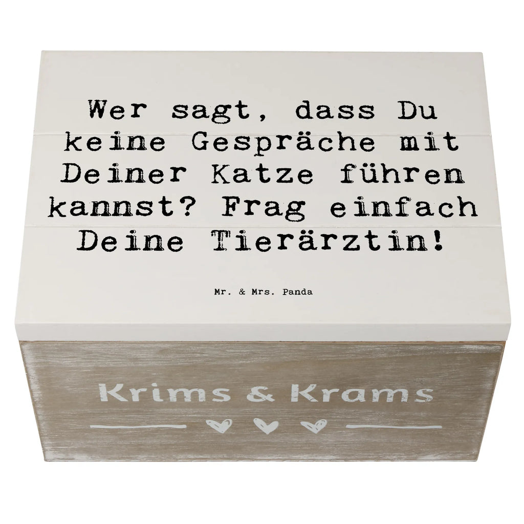 Holzkiste Spruch Wer sagt, dass Du keine Gespräche mit Deiner Katze führen kannst? Frag einfach Deine Tierärztin! Erinnerungsbox, Schatulle, Truhe, Kiste, Dekokiste, Geschenkdose, Aufbewahrungsbox, Holzkiste, Schatzkiste, XXL, Geschenkbox, Erinnerungskiste, Beruf, Ausbildung, Jubiläum, Abschied, Rente, Kollege, Kollegin, Geschenk, Schenken, Arbeitskollege, Mitarbeiter, Firma, Danke, Dankeschön