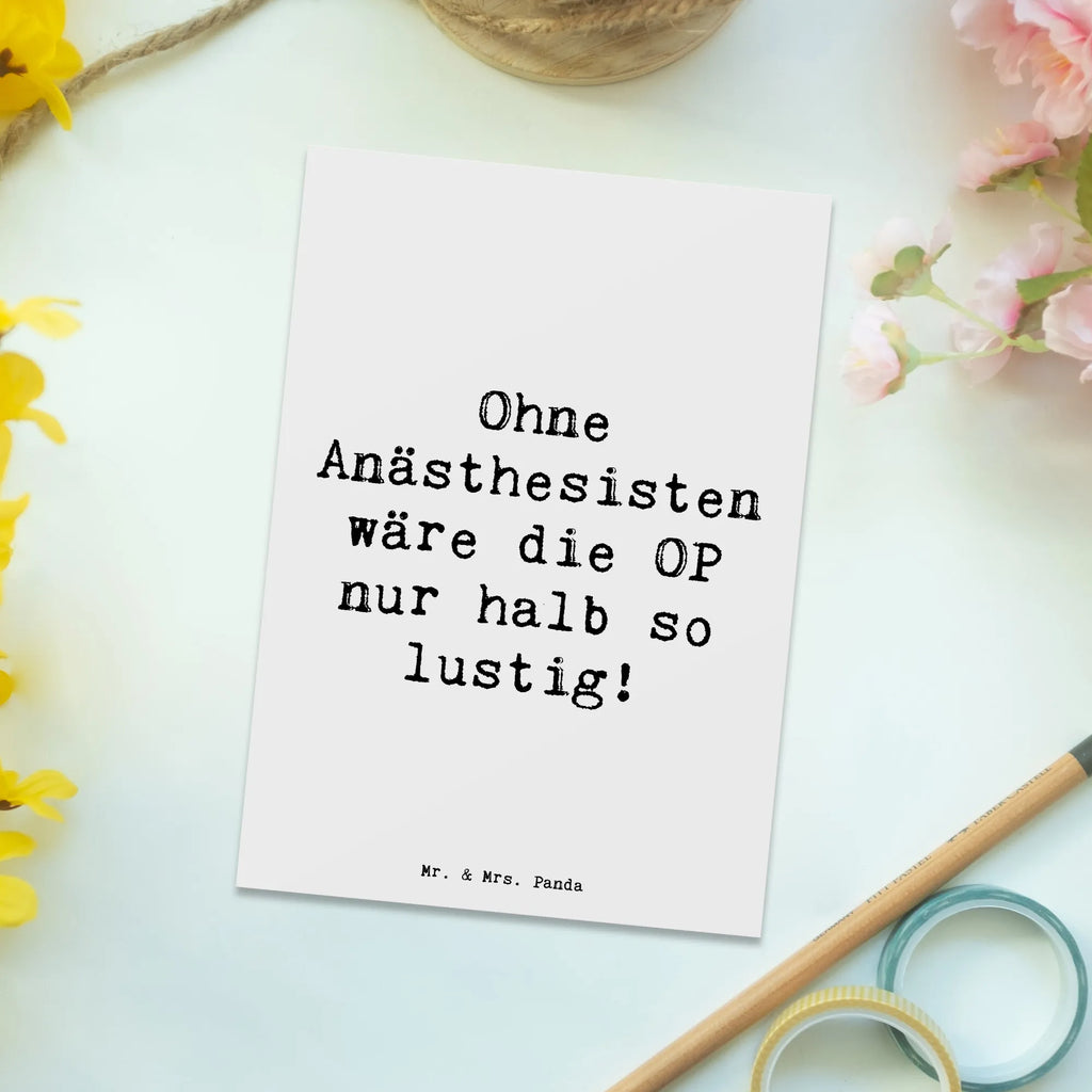 Postcard Saying Ohne Anästhesisten wäre die OP nur halb so lustig! Ansichtskarten, Postkarte, Karte, Geschenkkarte, Einladung Geburtstag, Ansichtskarte, Grußkarte, Einladung, Einladungskarte, Einladungskarten Geburtstag, Dankeskarte, Geburtstagskarte, Beruf, Ausbildung, Jubiläum, Abschied, Rente, Kollege, Kollegin, Geschenk, Schenken, Arbeitskollege, Mitarbeiter, Firma, Danke, Dankeschön