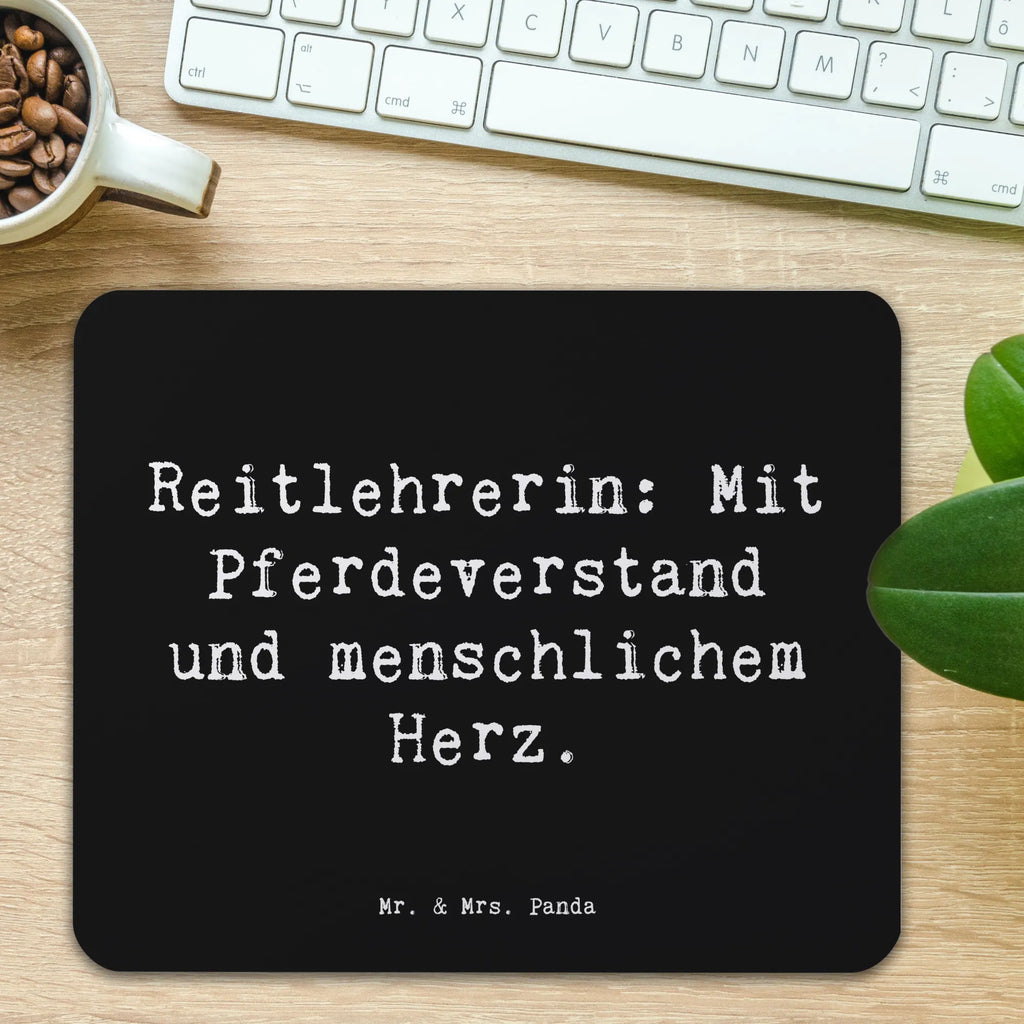 Mauspad Spruch Reitlehrerin: Mit Pferdeverstand und menschlichem Herz. PC Zubehör, Mausunterlage, Mauspad, Einzigartiges Mauspad, Büroausstattung, Mauspad Büro, Arbeitszimmer, Mousepad, Designer Mauspad, Computer zubehör, Beruf, Ausbildung, Jubiläum, Abschied, Rente, Kollege, Kollegin, Geschenk, Schenken, Arbeitskollege, Mitarbeiter, Firma, Danke, Dankeschön