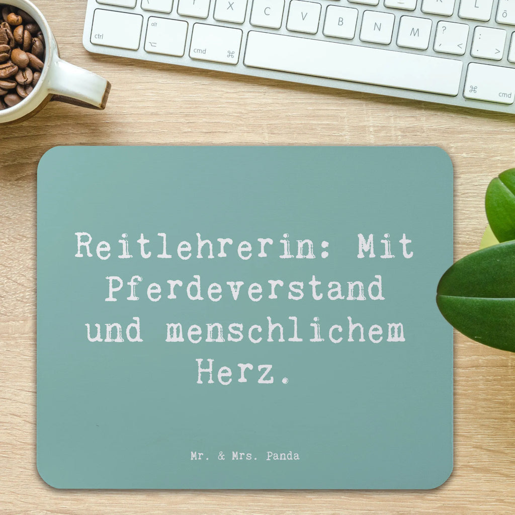 Mauspad Spruch Reitlehrerin: Mit Pferdeverstand und menschlichem Herz. PC Zubehör, Mausunterlage, Mauspad, Einzigartiges Mauspad, Büroausstattung, Mauspad Büro, Arbeitszimmer, Mousepad, Designer Mauspad, Computer zubehör, Beruf, Ausbildung, Jubiläum, Abschied, Rente, Kollege, Kollegin, Geschenk, Schenken, Arbeitskollege, Mitarbeiter, Firma, Danke, Dankeschön