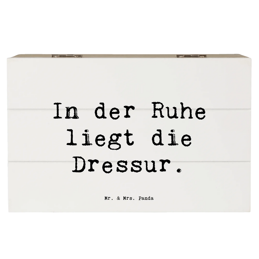 Holzkiste Spruch In der Ruhe liegt die Dressur. Erinnerungsbox, Holzkiste, Geschenkbox, Truhe, Erinnerungskiste, XXL, Aufbewahrungsbox, Schatulle, Schatzkiste, Kiste, Geschenkdose, Dekokiste, Beruf, Ausbildung, Jubiläum, Abschied, Rente, Kollege, Kollegin, Geschenk, Schenken, Arbeitskollege, Mitarbeiter, Firma, Danke, Dankeschön