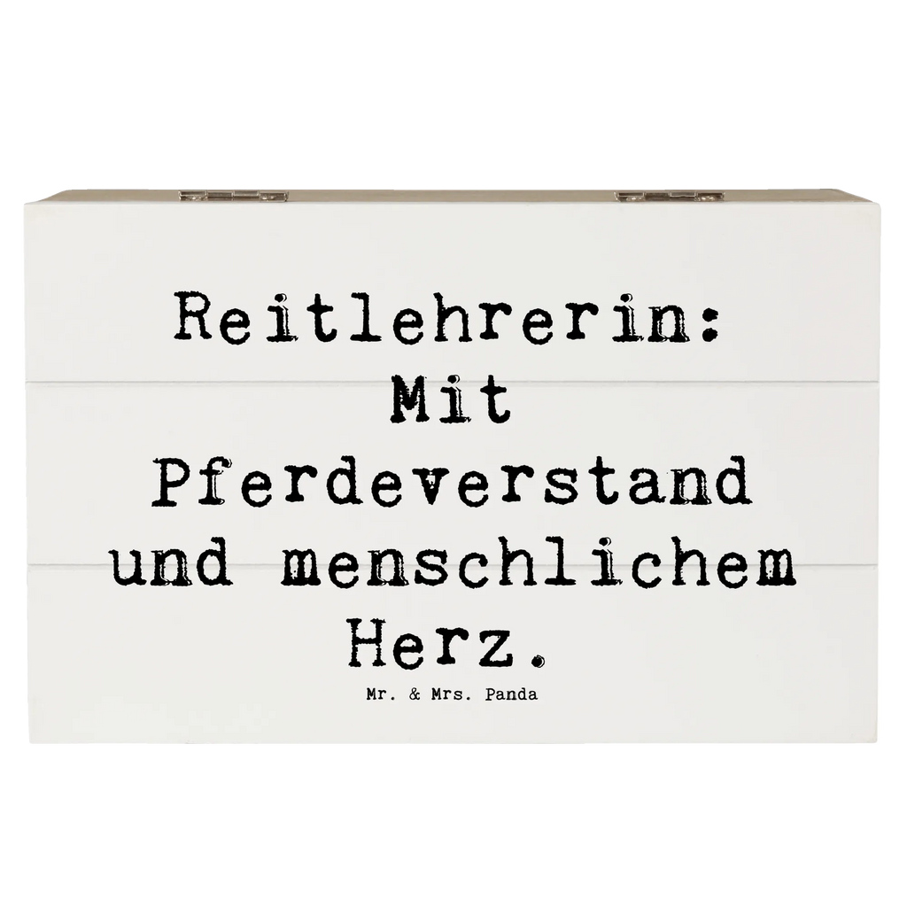 Holzkiste Spruch Reitlehrerin: Mit Pferdeverstand und menschlichem Herz. Erinnerungsbox, XXL, Aufbewahrungsbox, Truhe, Kiste, Geschenkdose, Erinnerungskiste, Geschenkbox, Schatulle, Dekokiste, Holzkiste, Schatzkiste, Beruf, Ausbildung, Jubiläum, Abschied, Rente, Kollege, Kollegin, Geschenk, Schenken, Arbeitskollege, Mitarbeiter, Firma, Danke, Dankeschön