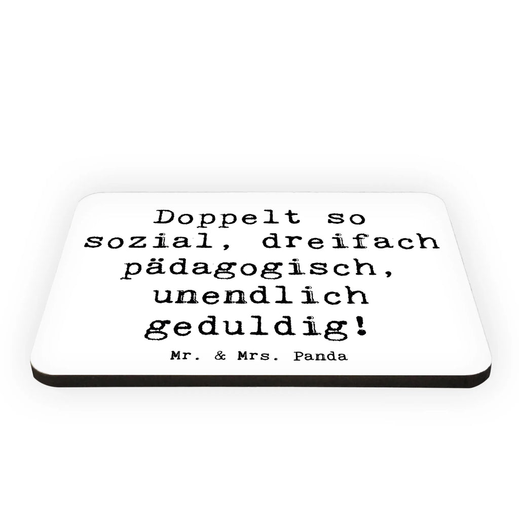 Magnet Spruch Doppelt so sozial, dreifach pädagogisch, unendlich geduldig! Dekomagnet, Souvenir Magnet, Whiteboard Magnet, Kühlschrank Dekoration, Motivmagnete, Notiz Magnet, Kühlschrankmagnet, Pinnwandmagnet, Beruf, Ausbildung, Jubiläum, Abschied, Rente, Kollege, Kollegin, Geschenk, Schenken, Arbeitskollege, Mitarbeiter, Firma, Danke, Dankeschön
