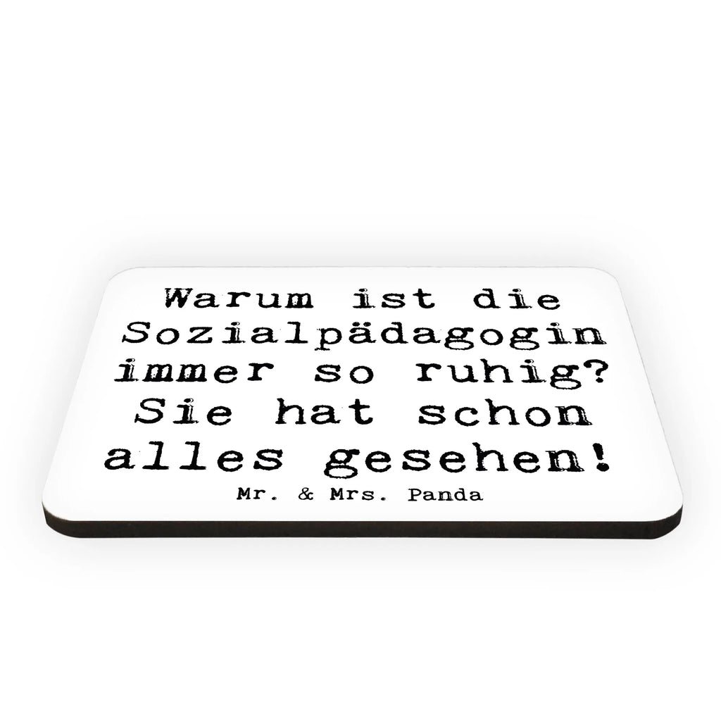 Magnet Saying Warum ist die Sozialpädagogin immer so ruhig? Sie hat schon alles gesehen! Notiz Magnet, Dekomagnet, Kühlschrank Dekoration, Kühlschrankmagnet, Motivmagnete, Whiteboard Magnet, Pinnwandmagnet, Souvenir Magnet, Beruf, Ausbildung, Jubiläum, Abschied, Rente, Kollege, Kollegin, Geschenk, Schenken, Arbeitskollege, Mitarbeiter, Firma, Danke, Dankeschön
