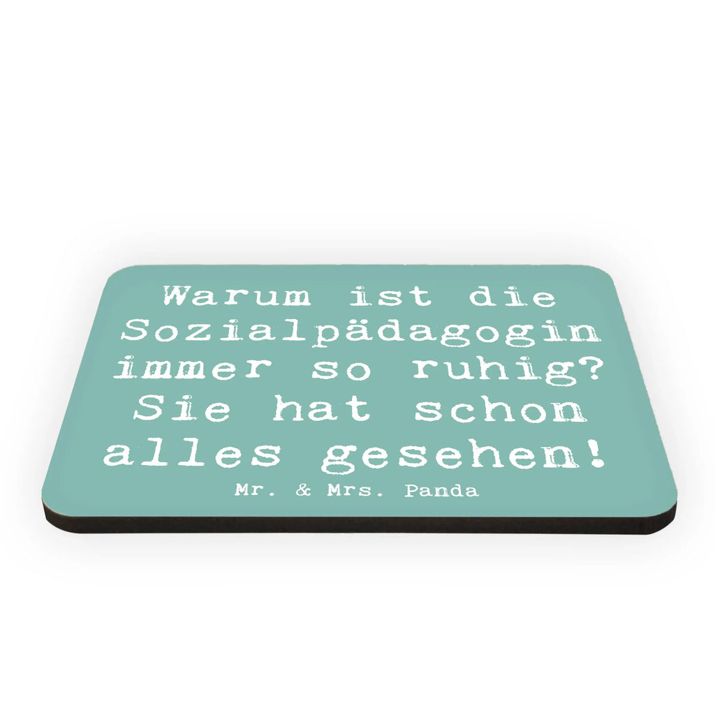 Magnet Saying Warum ist die Sozialpädagogin immer so ruhig? Sie hat schon alles gesehen! Notiz Magnet, Dekomagnet, Kühlschrank Dekoration, Kühlschrankmagnet, Motivmagnete, Whiteboard Magnet, Pinnwandmagnet, Souvenir Magnet, Beruf, Ausbildung, Jubiläum, Abschied, Rente, Kollege, Kollegin, Geschenk, Schenken, Arbeitskollege, Mitarbeiter, Firma, Danke, Dankeschön