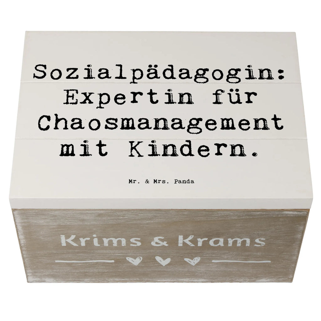 Holzkiste Spruch Sozialpädagogin: Expertin für Chaosmanagement mit Kindern. box holz, aufbewahrungstruhe, holzschatulle, Holzbox, Holzkiste, holztruhen, kiste holz, holzkästchen, aufbewahrungskiste mit deckel, Holz Aufbewahrungsbox, Box aus Holz, aufbewahrungskisten, Holzkisten, truhe holz, Aufbewahrungskiste, Holztruhe, Schatulle, holzschachtel, Holzbox mit Deckel, Aufbewahrungsbox aus Holz, aufbewahrungsboxen, Holzkiste mit Deckel, Aufbewahrungsbox Holz, Aufbewahrungsbox, Holzboxen, Geschenk, Danke, Dankeschön, Schenken, Beruf, Ausbildung, Abschied, Rente, Kollege, Kollegin, Arbeitskollege, Mitarbeiter, Jubiläum, Firma