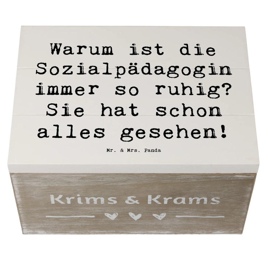 Holzkiste Spruch Warum ist die Sozialpädagogin immer so ruhig? Sie hat schon alles gesehen! aufbewahrungstruhe, Holzbox mit Deckel, Holzboxen, Box aus Holz, kiste holz, Aufbewahrungsbox aus Holz, Holztruhe, Holz Aufbewahrungsbox, Holzkiste, aufbewahrungskiste mit deckel, Holzbox, aufbewahrungsboxen, holztruhen, Aufbewahrungsbox Holz, holzkästchen, Aufbewahrungsbox, Schatulle, Holzkisten, Holzkiste mit Deckel, box holz, Aufbewahrungskiste, holzschatulle, holzschachtel, aufbewahrungskisten, truhe holz, Geschenk, Danke, Dankeschön, Schenken, Beruf, Ausbildung, Abschied, Rente, Kollege, Kollegin, Arbeitskollege, Mitarbeiter, Jubiläum, Firma