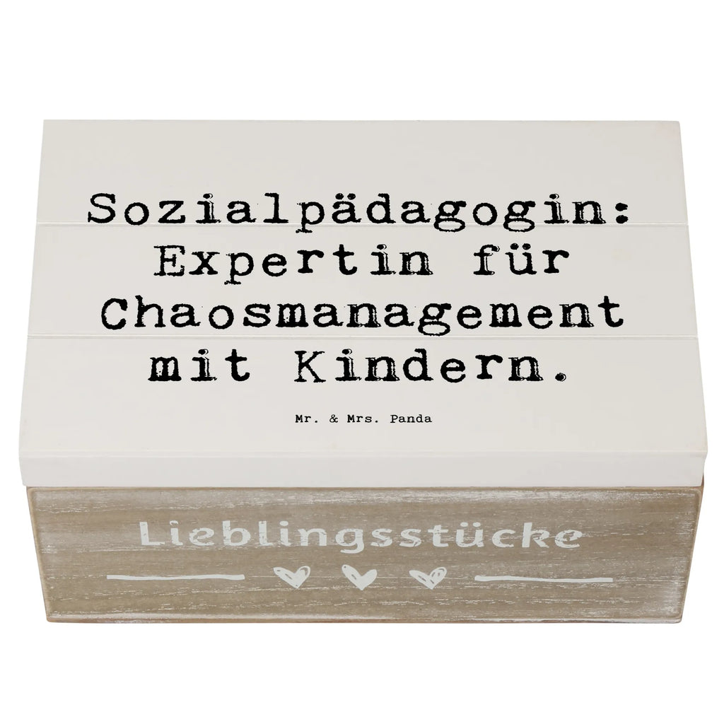Holzkiste Spruch Sozialpädagogin: Expertin für Chaosmanagement mit Kindern. box holz, aufbewahrungstruhe, holzschatulle, Holzbox, Holzkiste, holztruhen, kiste holz, holzkästchen, aufbewahrungskiste mit deckel, Holz Aufbewahrungsbox, Box aus Holz, aufbewahrungskisten, Holzkisten, truhe holz, Aufbewahrungskiste, Holztruhe, Schatulle, holzschachtel, Holzbox mit Deckel, Aufbewahrungsbox aus Holz, aufbewahrungsboxen, Holzkiste mit Deckel, Aufbewahrungsbox Holz, Aufbewahrungsbox, Holzboxen, Geschenk, Danke, Dankeschön, Schenken, Beruf, Ausbildung, Abschied, Rente, Kollege, Kollegin, Arbeitskollege, Mitarbeiter, Jubiläum, Firma