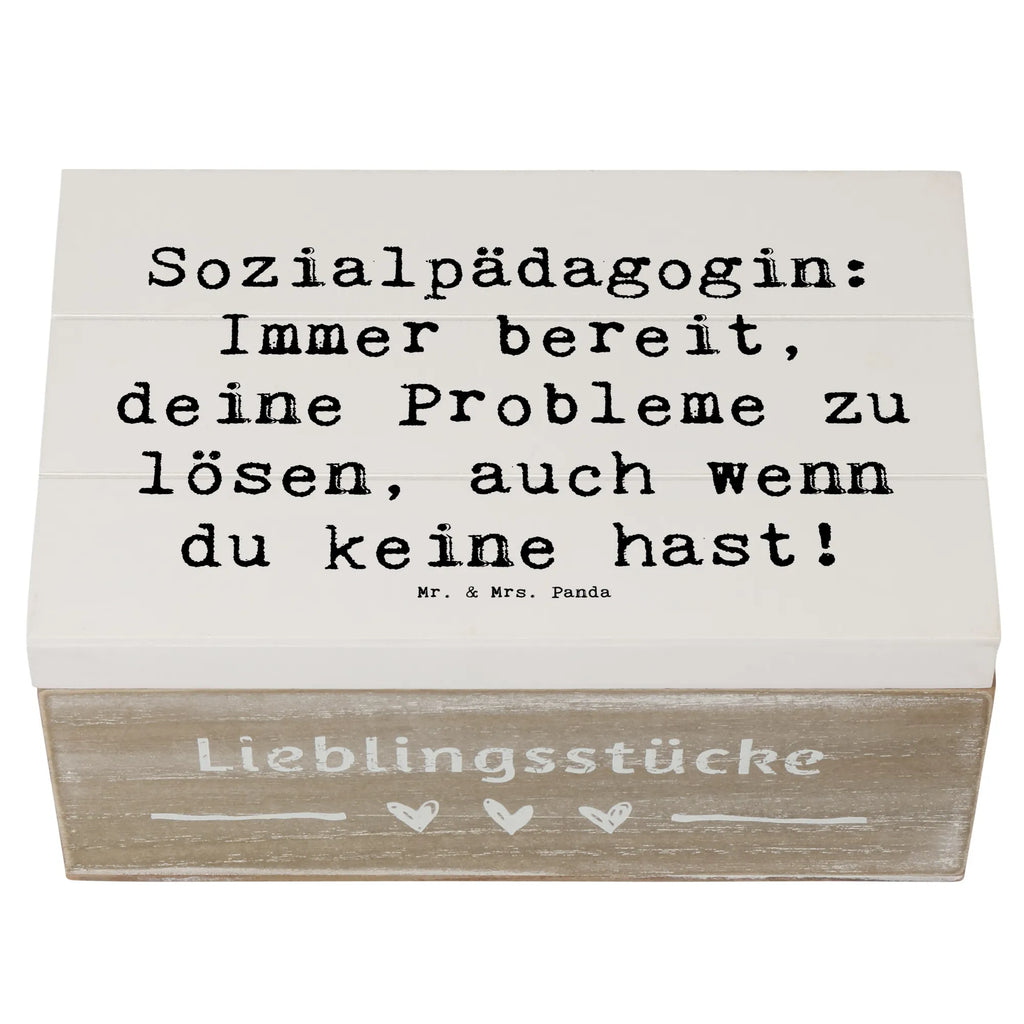 Holzkiste Spruch Sozialpädagogin: Immer bereit, deine Probleme zu lösen, auch wenn du keine hast! Geschenkdose, Erinnerungskiste, Kiste, Aufbewahrungsbox, XXL, Holzkiste, Truhe, Geschenkbox, Dekokiste, Schatulle, Schatzkiste, Erinnerungsbox, Beruf, Ausbildung, Jubiläum, Abschied, Rente, Kollege, Kollegin, Geschenk, Schenken, Arbeitskollege, Mitarbeiter, Firma, Danke, Dankeschön