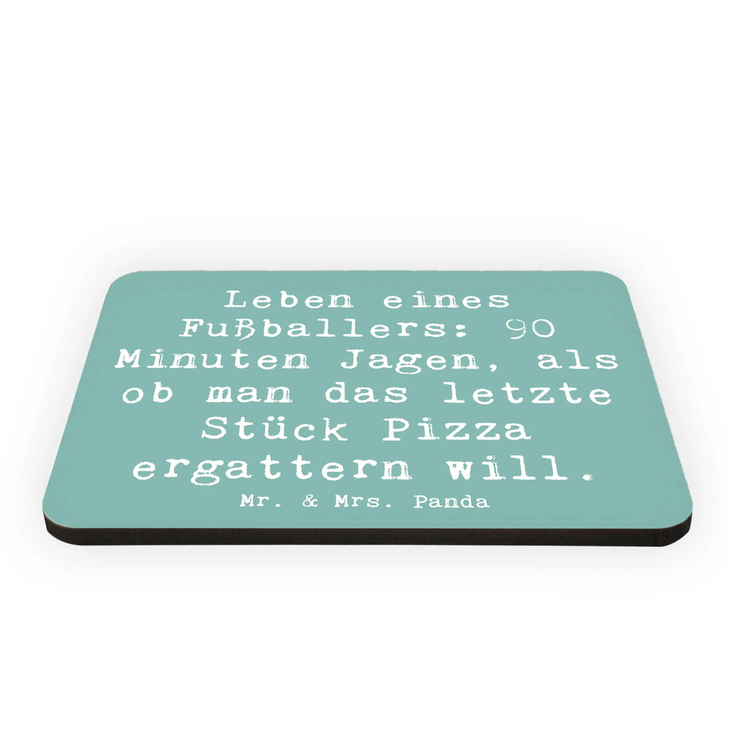 Magnet Spruch Leben eines Fußballers: 90 Minuten Jagen, als ob man das letzte Stück Pizza ergattern will. Whiteboard Magnet, Souvenir Magnet, Kühlschrank Dekoration, Kühlschrankmagnet, Pinnwandmagnet, Notiz Magnet, Motivmagnete, Dekomagnet, Beruf, Ausbildung, Jubiläum, Abschied, Rente, Kollege, Kollegin, Geschenk, Schenken, Arbeitskollege, Mitarbeiter, Firma, Danke, Dankeschön