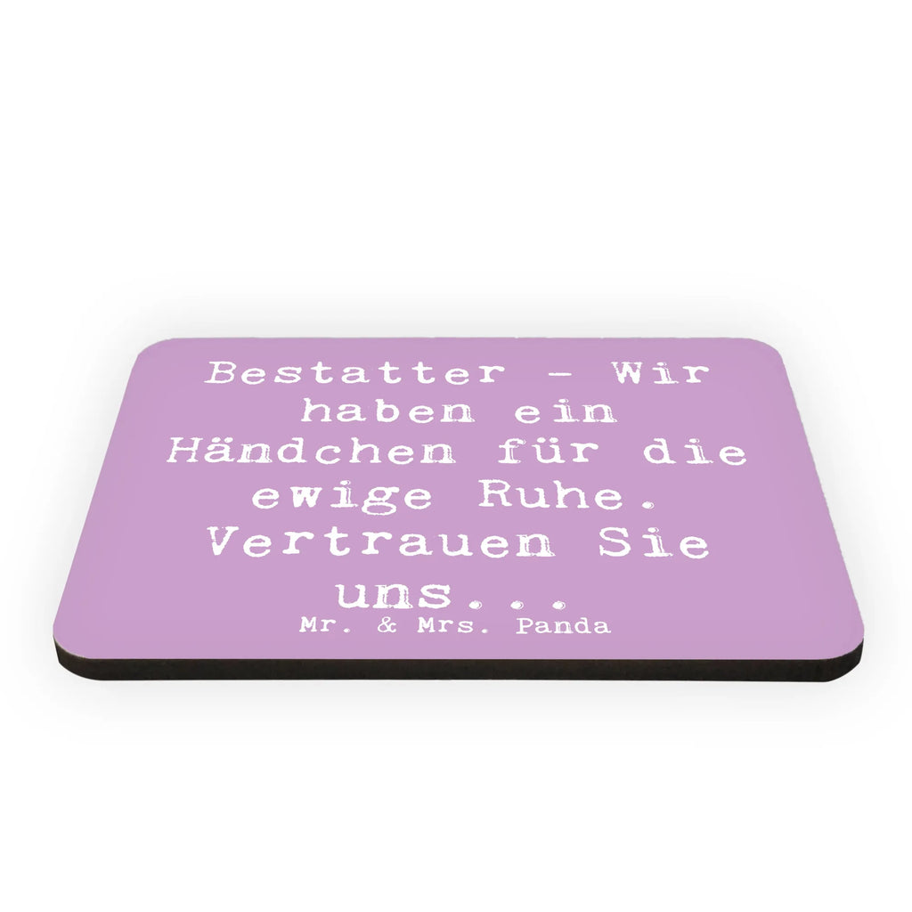 Magnet Spruch Bestatter - Wir haben ein Händchen für die ewige Ruhe. Vertrauen Sie uns... Dekomagnet, Motivmagnete, Notiz Magnet, Pinnwandmagnet, Whiteboard Magnet, Kühlschrankmagnet, Kühlschrank Dekoration, Souvenir Magnet, Beruf, Ausbildung, Jubiläum, Abschied, Rente, Kollege, Kollegin, Geschenk, Schenken, Arbeitskollege, Mitarbeiter, Firma, Danke, Dankeschön