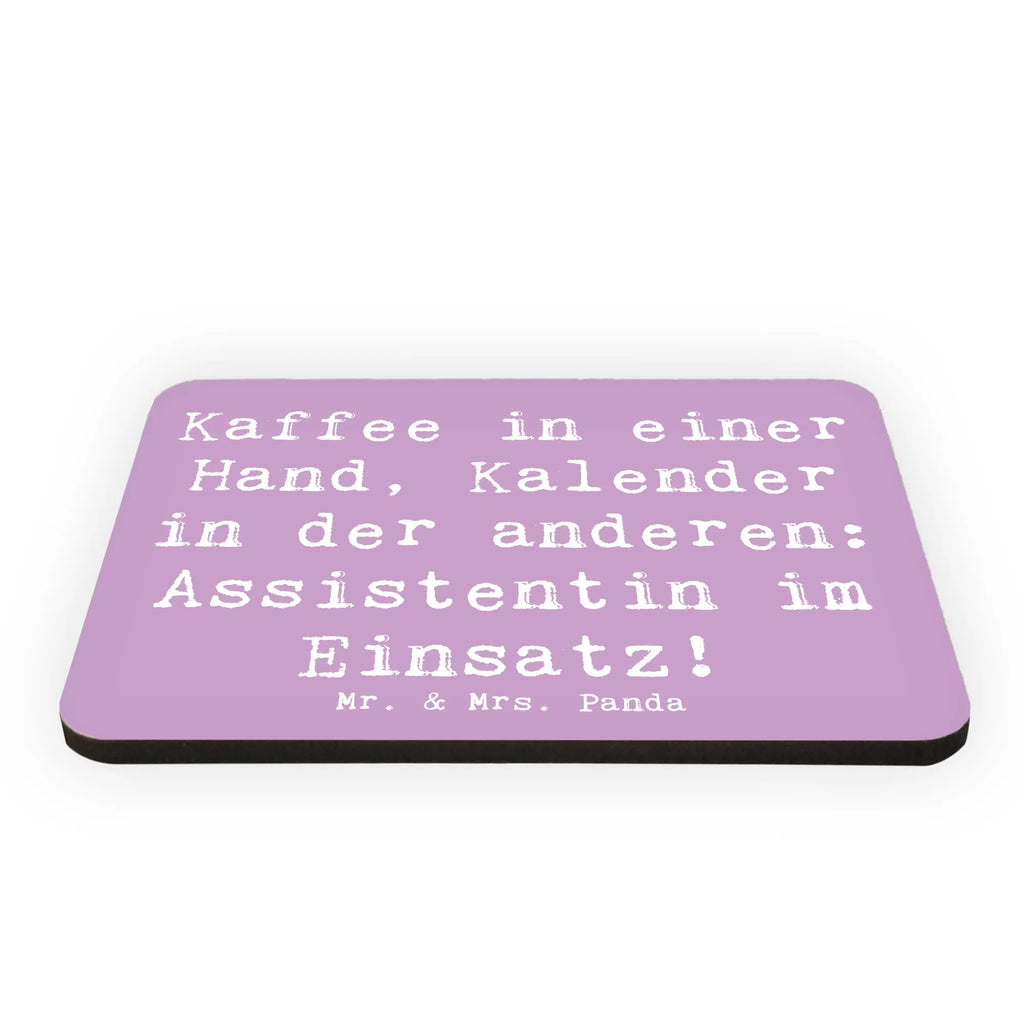 Magnet Spruch Kaffee in einer Hand, Kalender in der anderen: Assistentin im Einsatz! Souvenir Magnet, Kühlschrankmagnet, Kühlschrank Dekoration, Whiteboard Magnet, Dekomagnet, Pinnwandmagnet, Motivmagnete, Notiz Magnet, Beruf, Ausbildung, Jubiläum, Abschied, Rente, Kollege, Kollegin, Geschenk, Schenken, Arbeitskollege, Mitarbeiter, Firma, Danke, Dankeschön