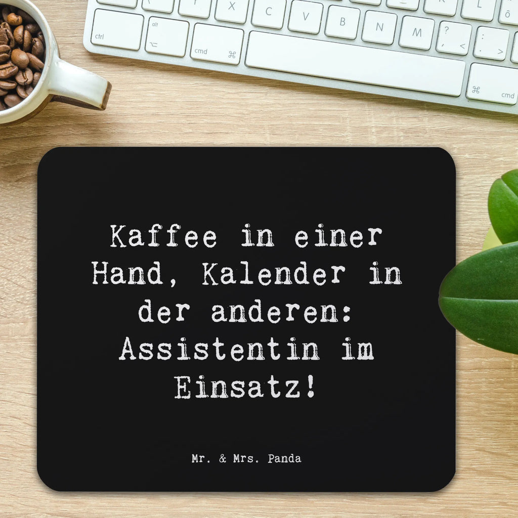 Mouse mat Saying Kaffee in einer Hand, Kalender in der anderen: Assistentin im Einsatz! Mausmatte, pc mausunterlage, mauspad pc, Mausunterlage, Mauspad, computer mauspad, mousematte, laptop mousepad, computer mousepad, pc mauspad, mauspad laptop, computermatte, laptop mauspad, notebook mauspad, pc mousepad, mausteppich, Mousepad, Geschenk, Schenken, Jubiläum, Danke, Dankeschön, Beruf, Ausbildung, Abschied, Rente, Kollege, Kollegin, Arbeitskollege, Mitarbeiter, Firma