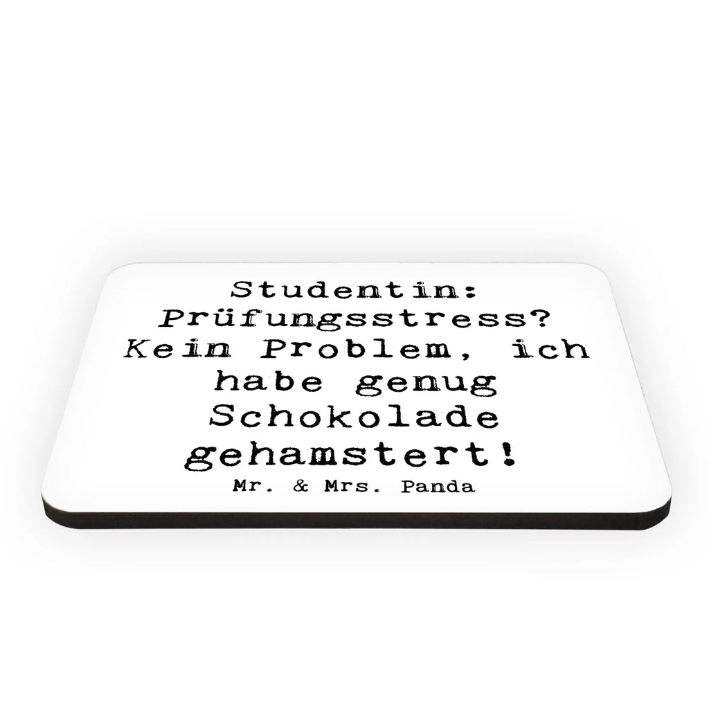 Magnet Spruch Studentin: Prüfungsstress? Kein Problem, ich habe genug Schokolade gehamstert! Pinnwandmagnet, Whiteboard Magnet, Notiz Magnet, Souvenir Magnet, Kühlschrank Dekoration, Motivmagnete, Dekomagnet, Kühlschrankmagnet, Beruf, Ausbildung, Jubiläum, Abschied, Rente, Kollege, Kollegin, Geschenk, Schenken, Arbeitskollege, Mitarbeiter, Firma, Danke, Dankeschön