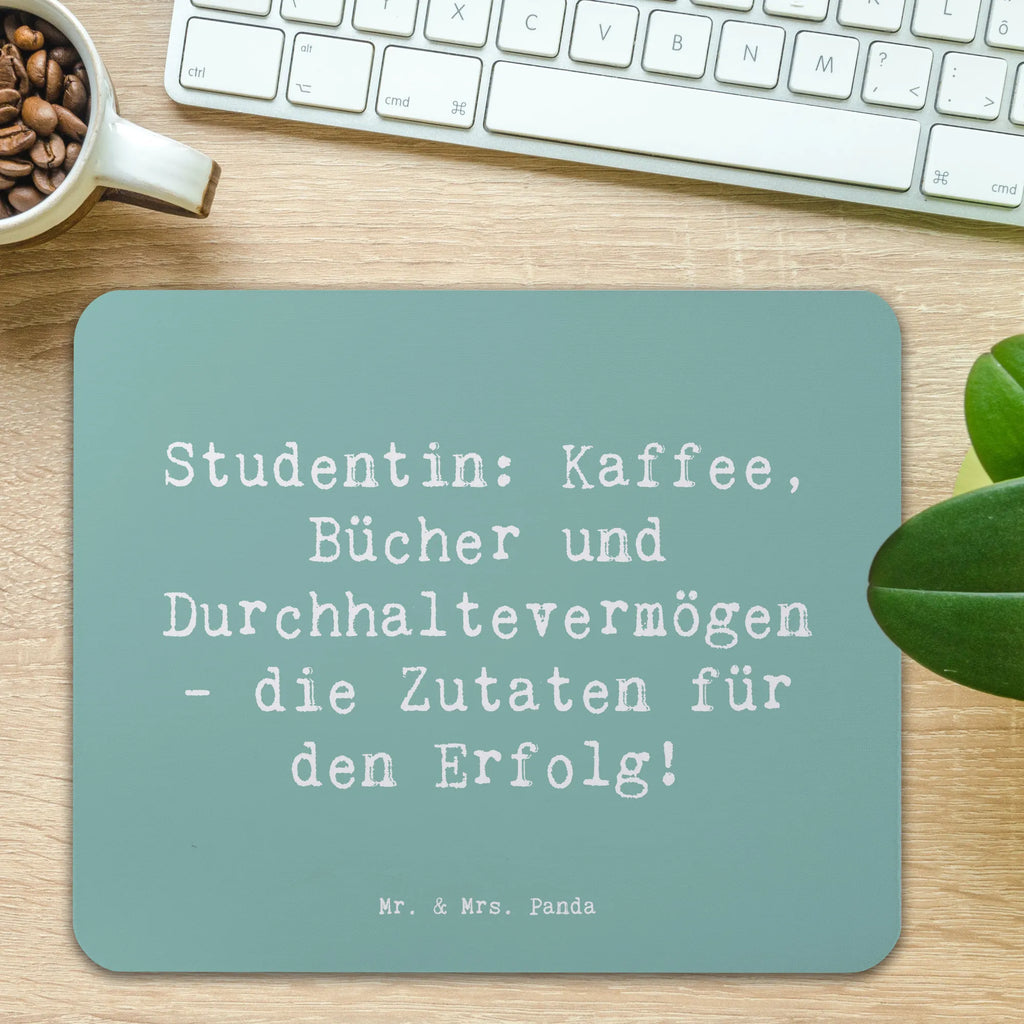 Mauspad Spruch Studentin: Kaffee, Bücher und Durchhaltevermögen - die Zutaten für den Erfolg! Büroausstattung, Mauspad Büro, Mauspad, Arbeitszimmer, PC Zubehör, Computer zubehör, Einzigartiges Mauspad, Mousepad, Mausunterlage, Designer Mauspad, Beruf, Ausbildung, Jubiläum, Abschied, Rente, Kollege, Kollegin, Geschenk, Schenken, Arbeitskollege, Mitarbeiter, Firma, Danke, Dankeschön