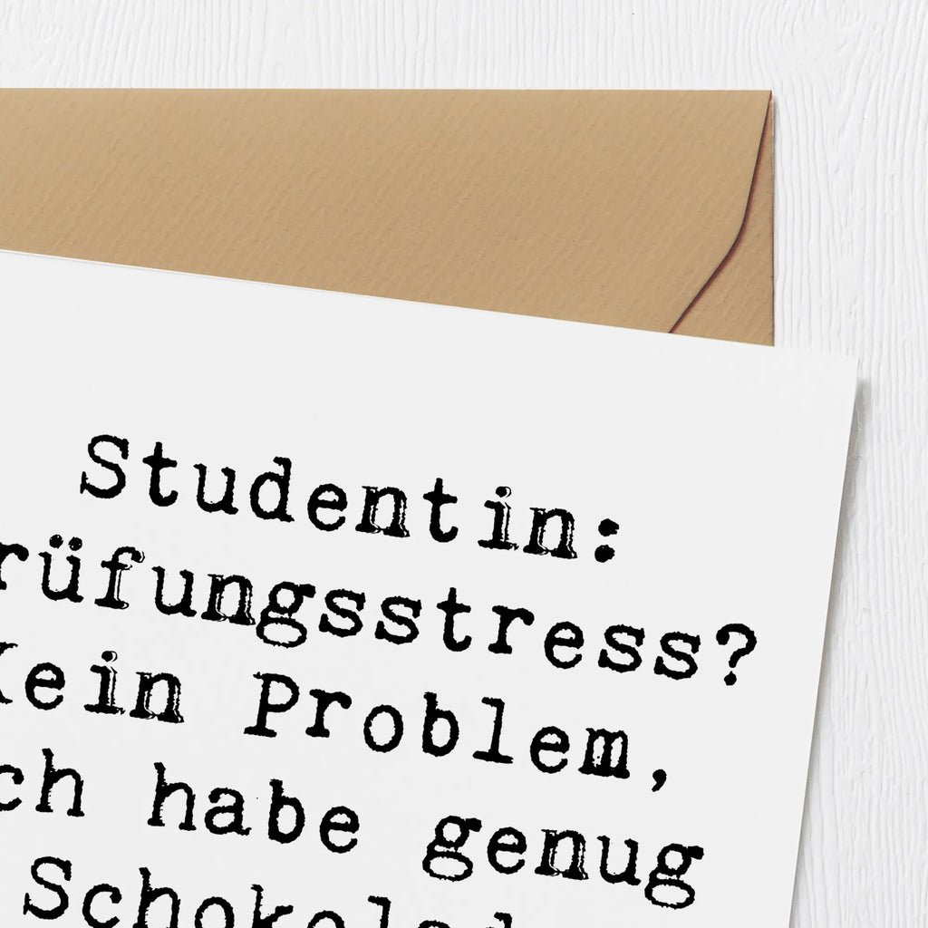 Deluxe Card Saying Studentin: Prüfungsstress? Kein Problem, ich habe genug Schokolade gehamstert! Hochwertige Klappkarte, Klappkarte, Hochwertige Grußkarte, Karte, Glückwunschkarte, Einladungskarte, Geburtstagskarte, Grußkarte, Hochzeitskarte, Beruf, Ausbildung, Jubiläum, Abschied, Rente, Kollege, Kollegin, Geschenk, Schenken, Arbeitskollege, Mitarbeiter, Firma, Danke, Dankeschön