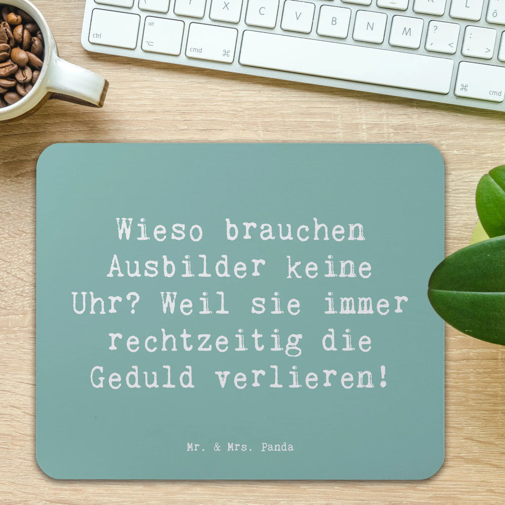 Mouse mat Saying Wieso brauchen Ausbilder keine Uhr? Weil sie immer rechtzeitig die Geduld verlieren! Arbeitszimmer, Computer zubehör, Mauspad Büro, Einzigartiges Mauspad, Mausunterlage, Büroausstattung, PC Zubehör, Designer Mauspad, Mauspad, Mousepad, Beruf, Ausbildung, Jubiläum, Abschied, Rente, Kollege, Kollegin, Geschenk, Schenken, Arbeitskollege, Mitarbeiter, Firma, Danke, Dankeschön