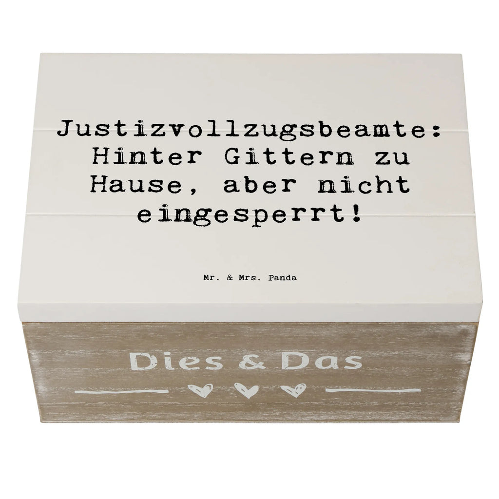 Wooden chest Saying Justizvollzugsbeamte: Hinter Gittern zu Hause, aber nicht eingesperrt! Truhe, Kiste, XXL, Holzkiste, Geschenkdose, Geschenkbox, Erinnerungsbox, Aufbewahrungsbox, Schatulle, Dekokiste, Erinnerungskiste, Schatzkiste, Beruf, Ausbildung, Jubiläum, Abschied, Rente, Kollege, Kollegin, Geschenk, Schenken, Arbeitskollege, Mitarbeiter, Firma, Danke, Dankeschön