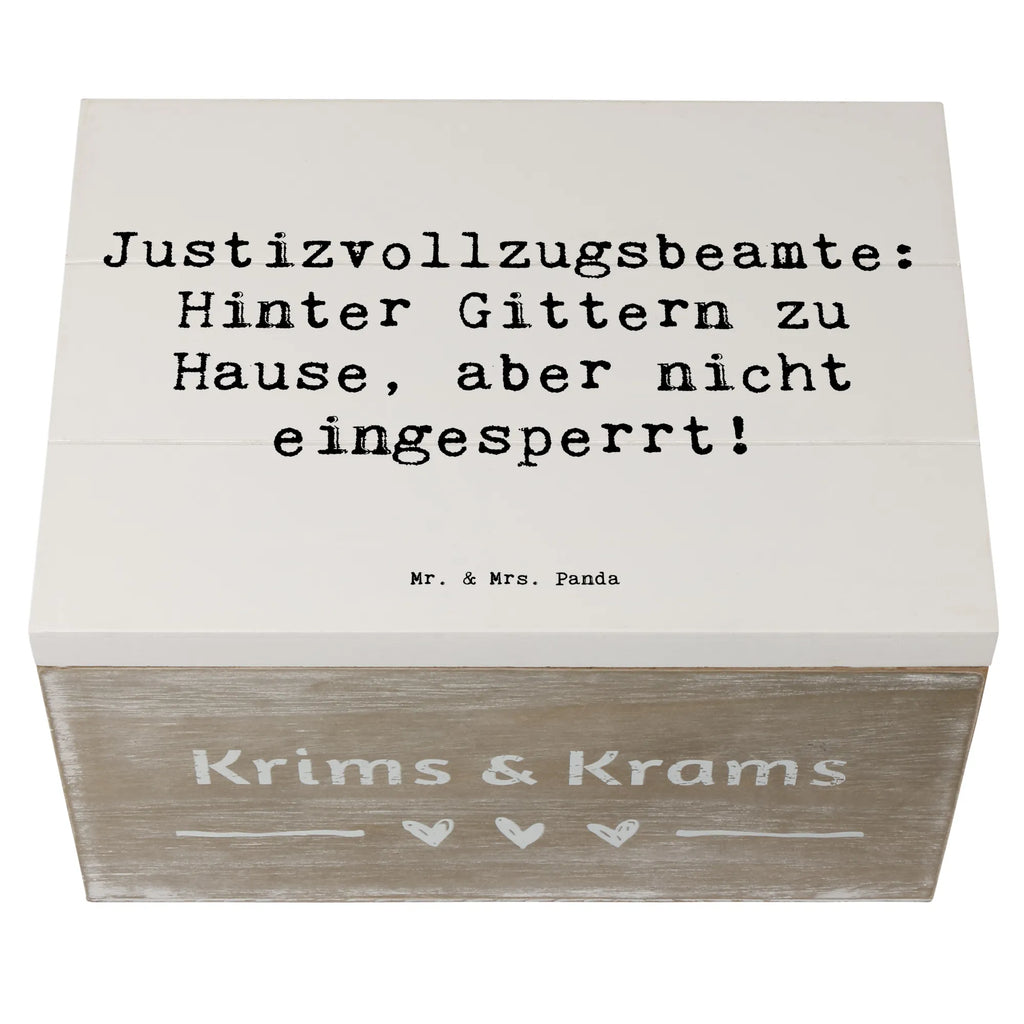 Wooden chest Saying Justizvollzugsbeamte: Hinter Gittern zu Hause, aber nicht eingesperrt! Truhe, Kiste, XXL, Holzkiste, Geschenkdose, Geschenkbox, Erinnerungsbox, Aufbewahrungsbox, Schatulle, Dekokiste, Erinnerungskiste, Schatzkiste, Beruf, Ausbildung, Jubiläum, Abschied, Rente, Kollege, Kollegin, Geschenk, Schenken, Arbeitskollege, Mitarbeiter, Firma, Danke, Dankeschön