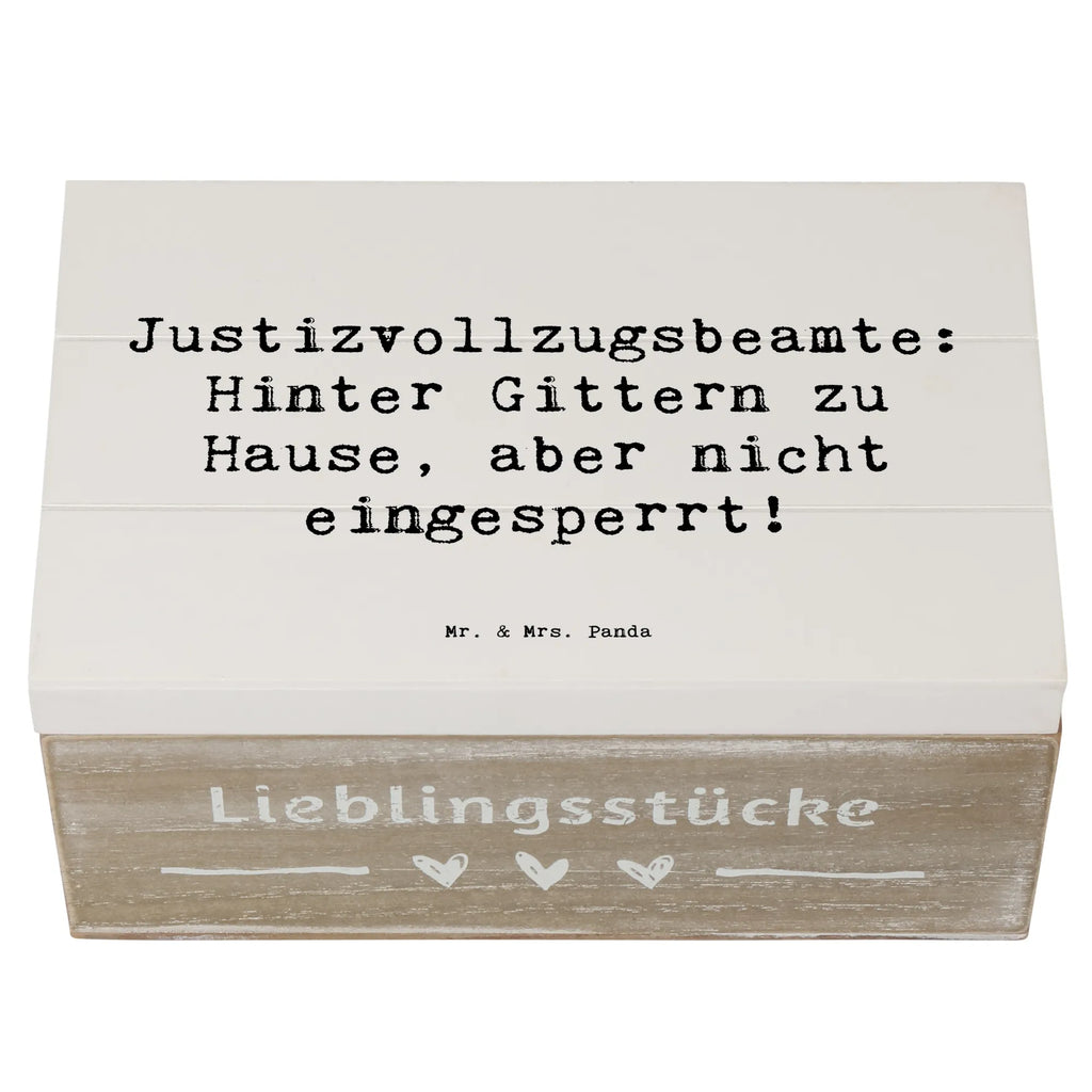 Wooden chest Saying Justizvollzugsbeamte: Hinter Gittern zu Hause, aber nicht eingesperrt! Truhe, Kiste, XXL, Holzkiste, Geschenkdose, Geschenkbox, Erinnerungsbox, Aufbewahrungsbox, Schatulle, Dekokiste, Erinnerungskiste, Schatzkiste, Beruf, Ausbildung, Jubiläum, Abschied, Rente, Kollege, Kollegin, Geschenk, Schenken, Arbeitskollege, Mitarbeiter, Firma, Danke, Dankeschön