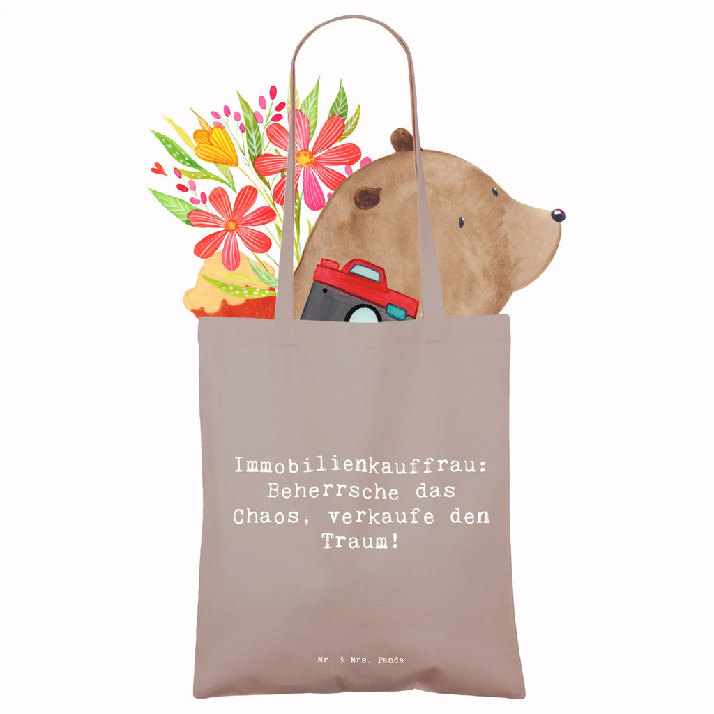 Tragetasche Spruch Immobilienkauffrau: Beherrsche das Chaos, verkaufe den Traum! Laptoptasche, Stoffbeutel, Tragetasche, Shopper, Badetasche, Einkaufstasche, Tasche, Beuteltasche, Einkaufstüte, Strandtasche, Jutetasche, Schultertasche, Umhängetasche, Beutel, Stofftasche, Jutebeutel, Beruf, Ausbildung, Jubiläum, Abschied, Rente, Kollege, Kollegin, Geschenk, Schenken, Arbeitskollege, Mitarbeiter, Firma, Danke, Dankeschön