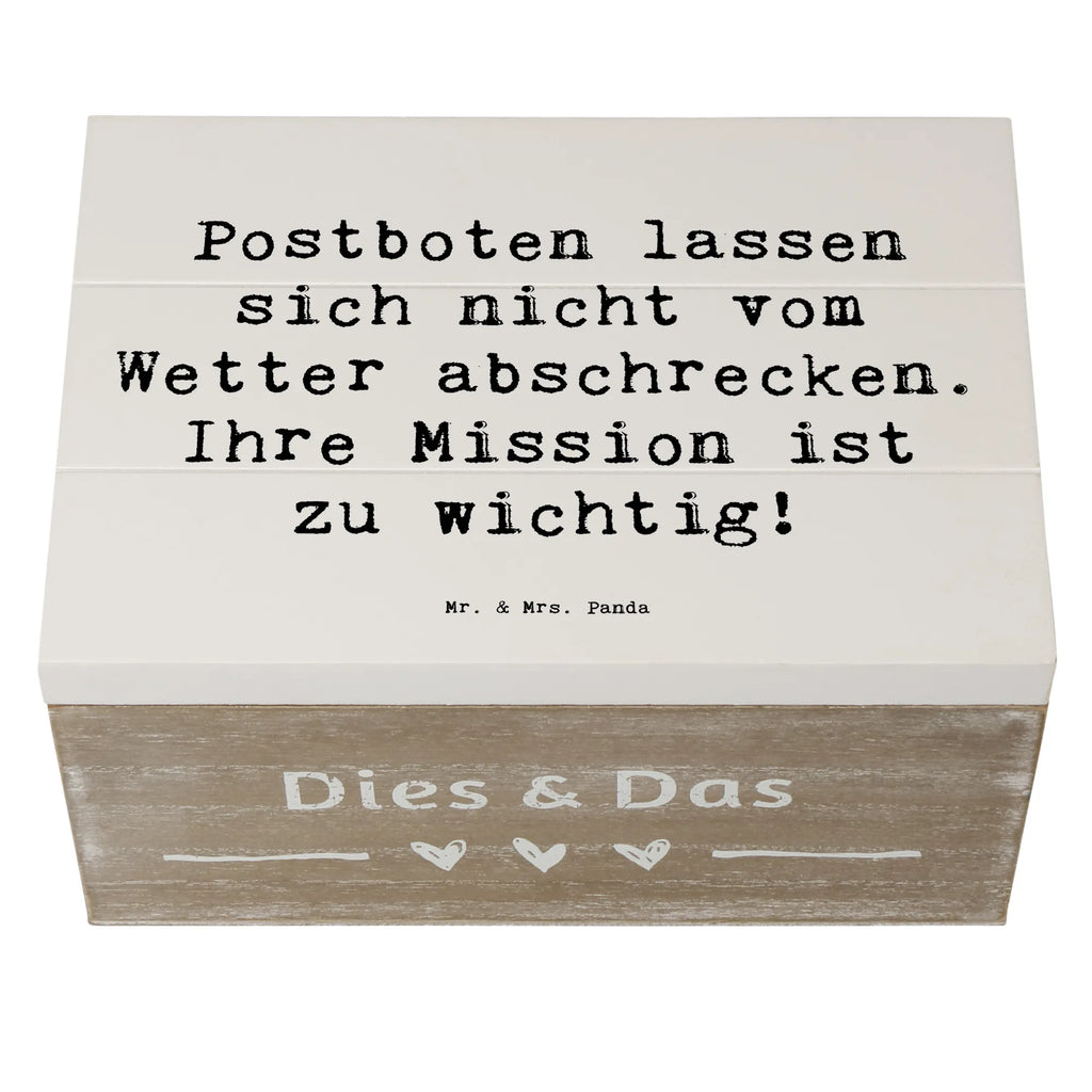 Wooden chest Saying Postboten lassen sich nicht vom Wetter abschrecken. Ihre Mission ist zu wichtig! Schatulle, Aufbewahrungsbox aus Holz, Holzbox, Holzkiste, Holzkiste mit Deckel, Aufbewahrungskiste, Aufbewahrungsbox, Aufbewahrungsbox Holz, holzkästchen, holztruhen, Holzbox mit Deckel, aufbewahrungskisten, Holz Aufbewahrungsbox, aufbewahrungsboxen, Holzkisten, holzschachtel, Box aus Holz, kiste holz, aufbewahrungskiste mit deckel, aufbewahrungstruhe, box holz, Holztruhe, Holzboxen, holzschatulle, truhe holz, Geschenk, Danke, Dankeschön, Schenken, Beruf, Ausbildung, Abschied, Rente, Kollege, Kollegin, Arbeitskollege, Mitarbeiter, Jubiläum, Firma