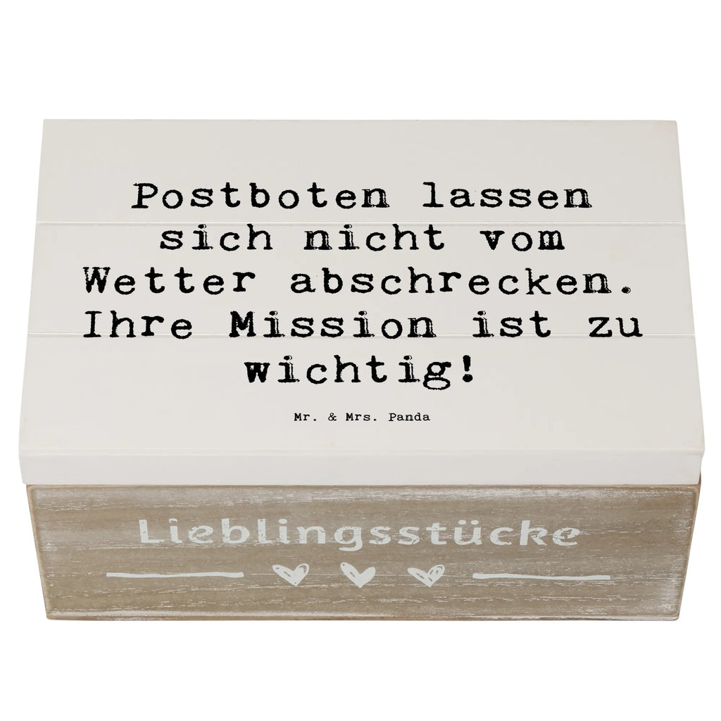 Wooden chest Saying Postboten lassen sich nicht vom Wetter abschrecken. Ihre Mission ist zu wichtig! Schatulle, Aufbewahrungsbox aus Holz, Holzbox, Holzkiste, Holzkiste mit Deckel, Aufbewahrungskiste, Aufbewahrungsbox, Aufbewahrungsbox Holz, holzkästchen, holztruhen, Holzbox mit Deckel, aufbewahrungskisten, Holz Aufbewahrungsbox, aufbewahrungsboxen, Holzkisten, holzschachtel, Box aus Holz, kiste holz, aufbewahrungskiste mit deckel, aufbewahrungstruhe, box holz, Holztruhe, Holzboxen, holzschatulle, truhe holz, Geschenk, Danke, Dankeschön, Schenken, Beruf, Ausbildung, Abschied, Rente, Kollege, Kollegin, Arbeitskollege, Mitarbeiter, Jubiläum, Firma
