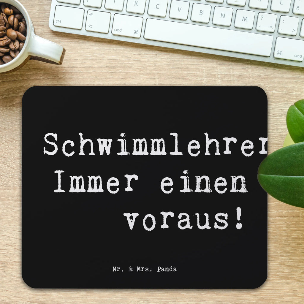 Mouse mat Saying Schwimmlehrerin: Immer einen Zug voraus! Mauspad, Designer Mauspad, Computer zubehör, PC Zubehör, Büroausstattung, Arbeitszimmer, Einzigartiges Mauspad, Mausunterlage, Mauspad Büro, Mousepad, Beruf, Ausbildung, Jubiläum, Abschied, Rente, Kollege, Kollegin, Geschenk, Schenken, Arbeitskollege, Mitarbeiter, Firma, Danke, Dankeschön