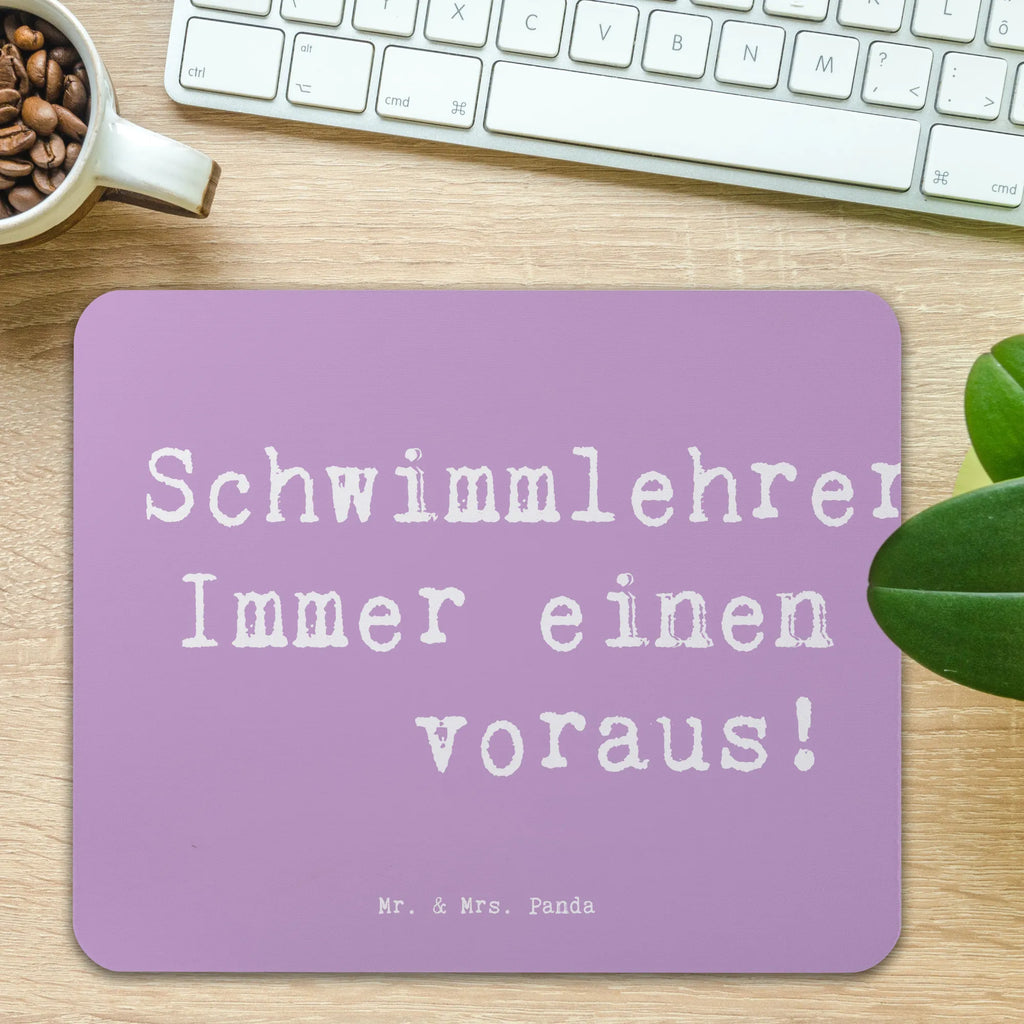 Mouse mat Saying Schwimmlehrerin: Immer einen Zug voraus! Mauspad, Designer Mauspad, Computer zubehör, PC Zubehör, Büroausstattung, Arbeitszimmer, Einzigartiges Mauspad, Mausunterlage, Mauspad Büro, Mousepad, Beruf, Ausbildung, Jubiläum, Abschied, Rente, Kollege, Kollegin, Geschenk, Schenken, Arbeitskollege, Mitarbeiter, Firma, Danke, Dankeschön