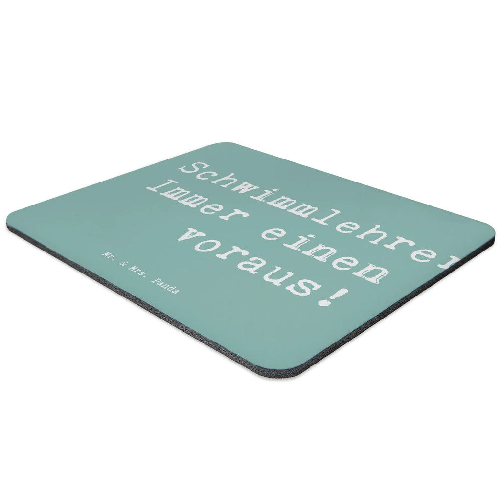 Mouse mat Saying Schwimmlehrerin: Immer einen Zug voraus! Mauspad, Designer Mauspad, Computer zubehör, PC Zubehör, Büroausstattung, Arbeitszimmer, Einzigartiges Mauspad, Mausunterlage, Mauspad Büro, Mousepad, Beruf, Ausbildung, Jubiläum, Abschied, Rente, Kollege, Kollegin, Geschenk, Schenken, Arbeitskollege, Mitarbeiter, Firma, Danke, Dankeschön
