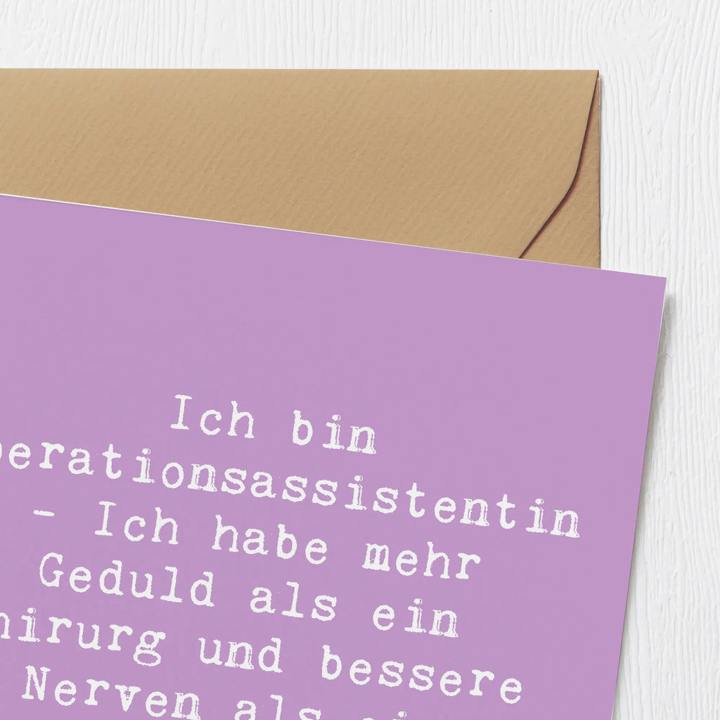 Deluxe Card Saying Ich bin Operationsassistentin - Ich habe mehr Geduld als ein Chirurg und bessere Nerven als ein Drahtseil! Hochzeitskarte, Einladungskarte, Grußkarte, Geburtstagskarte, Glückwunschkarte, Hochwertige Grußkarte, Hochwertige Klappkarte, Klappkarte, Karte, Beruf, Ausbildung, Jubiläum, Abschied, Rente, Kollege, Kollegin, Geschenk, Schenken, Arbeitskollege, Mitarbeiter, Firma, Danke, Dankeschön