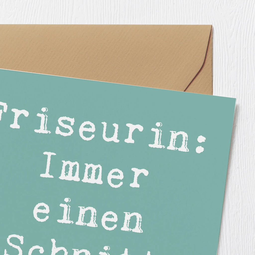 Deluxe Card Saying Friseurin: Immer einen Schnitt voraus! Einladungskarte, Klappkarte, Hochwertige Klappkarte, Grußkarte, Karte, Hochwertige Grußkarte, Glückwunschkarte, Hochzeitskarte, Geburtstagskarte, Beruf, Ausbildung, Jubiläum, Abschied, Rente, Kollege, Kollegin, Geschenk, Schenken, Arbeitskollege, Mitarbeiter, Firma, Danke, Dankeschön