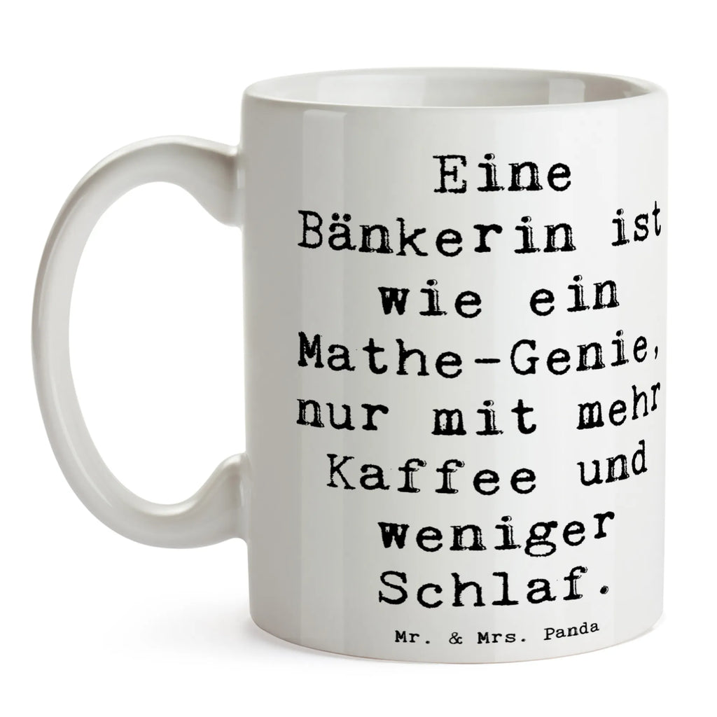 Mug Saying Eine Bänkerin ist wie ein Mathe-Genie, nur mit mehr Kaffee und weniger Schlaf. Porzellantasse, Teetasse, Tasse mit Motiven, Bürotasse, Kaffeetasse, Geschenktasse, Tasse mit Zitaten, Tasse, Keramiktasse, Beruf, Ausbildung, Jubiläum, Abschied, Rente, Kollege, Kollegin, Geschenk, Schenken, Arbeitskollege, Mitarbeiter, Firma, Danke, Dankeschön