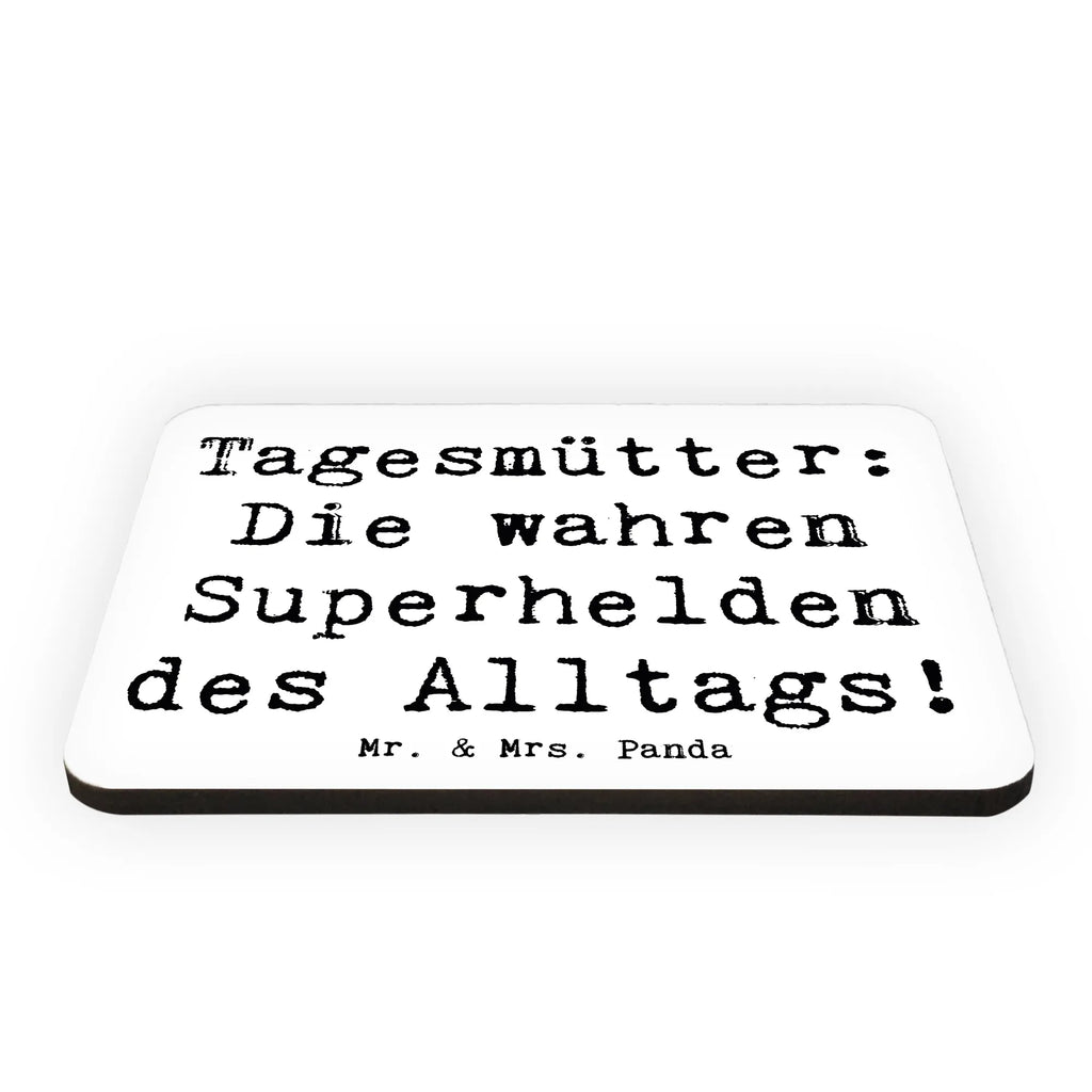Magnet Spruch Tagesmutter Superheld Notiz Magnet, Kühlschrank Dekoration, Dekomagnet, Souvenir Magnet, Motivmagnete, Kühlschrankmagnet, Whiteboard Magnet, Pinnwandmagnet, Beruf, Ausbildung, Jubiläum, Abschied, Rente, Kollege, Kollegin, Geschenk, Schenken, Arbeitskollege, Mitarbeiter, Firma, Danke, Dankeschön