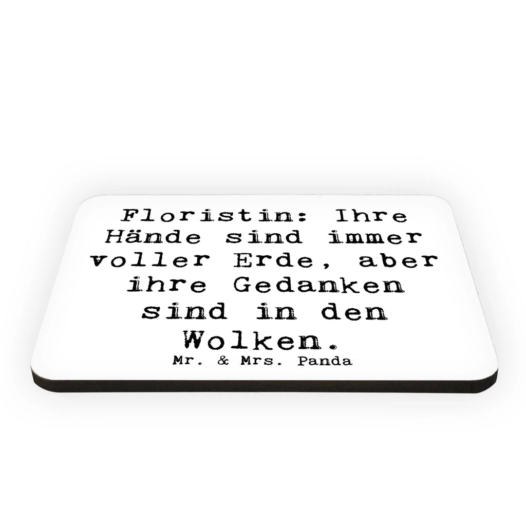 Magnet Saying Floristin: Ihre Hände sind immer voller Erde, aber ihre Gedanken sind in den Wolken. Motivmagnete, Pinnwandmagnet, Whiteboard Magnet, Dekomagnet, Souvenir Magnet, Kühlschrank Dekoration, Kühlschrankmagnet, Notiz Magnet, Beruf, Ausbildung, Jubiläum, Abschied, Rente, Kollege, Kollegin, Geschenk, Schenken, Arbeitskollege, Mitarbeiter, Firma, Danke, Dankeschön