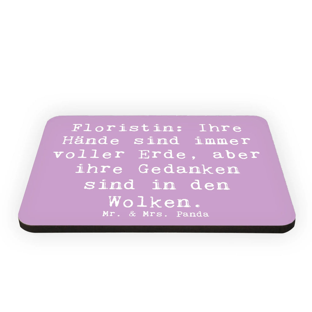 Magnet Saying Floristin: Ihre Hände sind immer voller Erde, aber ihre Gedanken sind in den Wolken. Motivmagnete, Pinnwandmagnet, Whiteboard Magnet, Dekomagnet, Souvenir Magnet, Kühlschrank Dekoration, Kühlschrankmagnet, Notiz Magnet, Beruf, Ausbildung, Jubiläum, Abschied, Rente, Kollege, Kollegin, Geschenk, Schenken, Arbeitskollege, Mitarbeiter, Firma, Danke, Dankeschön