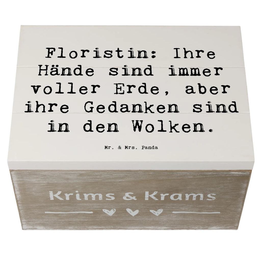 Wooden chest Saying Floristin: Ihre Hände sind immer voller Erde, aber ihre Gedanken sind in den Wolken. Aufbewahrungsbox, Schatzkiste, Dekokiste, Truhe, Schatulle, Erinnerungskiste, Erinnerungsbox, Geschenkbox, XXL, Kiste, Holzkiste, Geschenkdose, Beruf, Ausbildung, Jubiläum, Abschied, Rente, Kollege, Kollegin, Geschenk, Schenken, Arbeitskollege, Mitarbeiter, Firma, Danke, Dankeschön