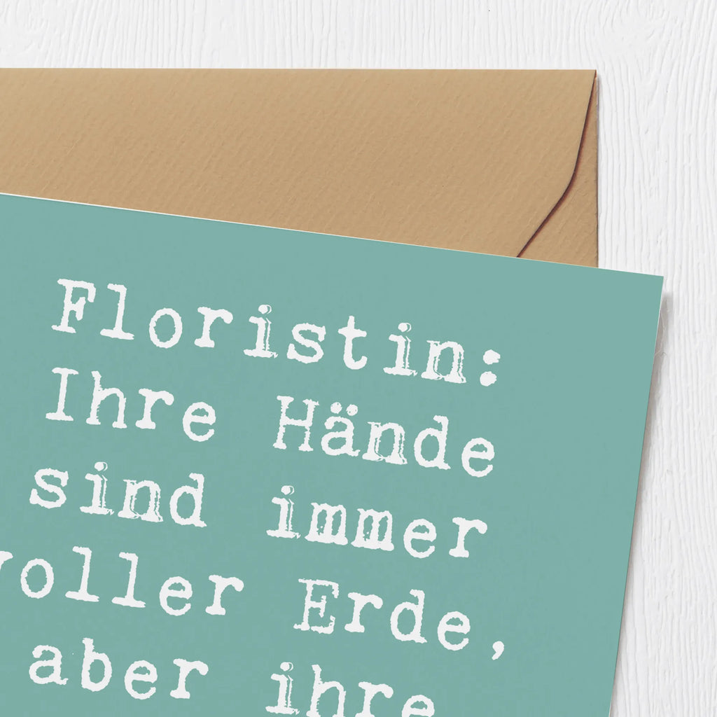 Deluxe Card Saying Floristin: Ihre Hände sind immer voller Erde, aber ihre Gedanken sind in den Wolken. Glückwunschkarte, Klappkarte, Einladungskarte, Hochzeitskarte, Hochwertige Klappkarte, Grußkarte, Karte, Hochwertige Grußkarte, Geburtstagskarte, Beruf, Ausbildung, Jubiläum, Abschied, Rente, Kollege, Kollegin, Geschenk, Schenken, Arbeitskollege, Mitarbeiter, Firma, Danke, Dankeschön