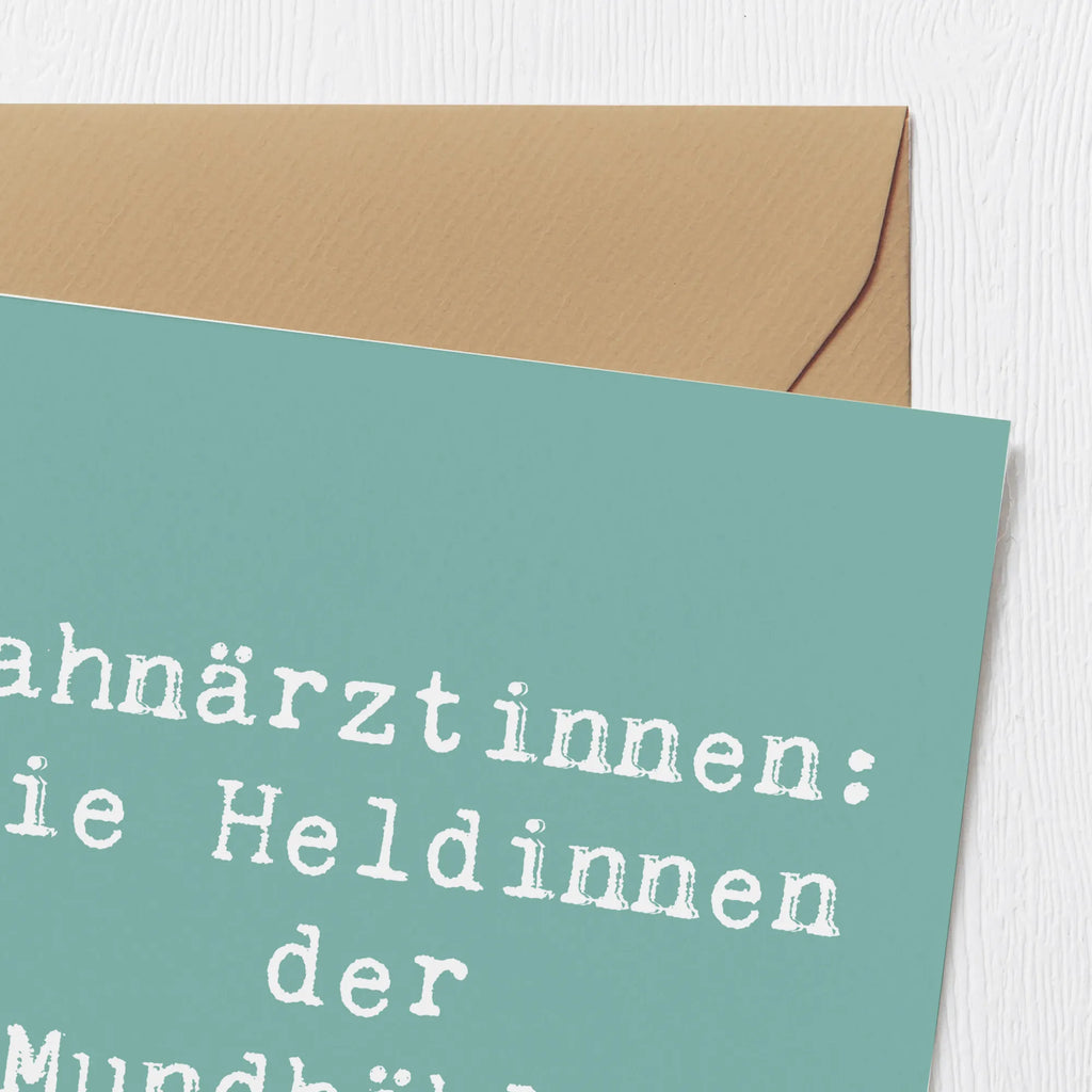 Deluxe Karte Spruch Zahnärztin Heldin Geburtstagskarte, Einladungskarte, Hochzeitskarte, Glückwunschkarte, Hochwertige Klappkarte, Grußkarte, Karte, Hochwertige Grußkarte, Klappkarte, Beruf, Ausbildung, Jubiläum, Abschied, Rente, Kollege, Kollegin, Geschenk, Schenken, Arbeitskollege, Mitarbeiter, Firma, Danke, Dankeschön
