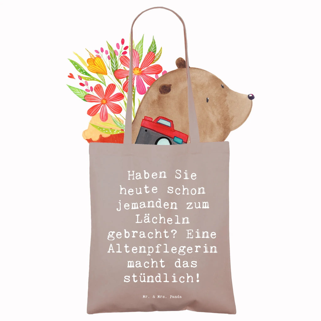 Tragetasche Spruch Altenpflegerin Lächeln schultertasche baumwolle, Einkaufsbeutel, Tasche, Laptoptasche, festival tasche, Baumwoll-Tragetasche, dokumententasche, Jutebeutel, Baumwollbeutel, festivaltasche, Strandtasche, tragbeutel, Tote Bag, Alltagstasche, campus tasche, Baumwoll-Shopper, Shopper, Tüte, Freizeittasche, henkeltasche baumwolle, Henkeltasche, umhängetasche baumwolle, Uni Tasche, Unitasche, Schultasche, baumwoll shopper, stofftasche baumwolle, tasche baumwolle, schulterbeutel, Einkaufstüte, Schulbeutel, einkaufsshopper, beutel baumwolle, textilbeutel, canvas tasche, Einkaufstasche, umhängebeutel, einkaufstasche baumwolle, totebag, Büchertasche, Schultertasche, Stoff-Tragetasche, Jutetasche, Tragetasche, Baumwolltasche, Umhängetasche, Stoffbeutel, stoff shopper, tragetasche baumwolle, studententasche, universaltasche, Stofftasche, textiltasche, Shopping Tasche, freizeitbeutel, Beutel, Jubiläum, Dankeschön, Geschenk, Firma, Kollege, Kollegin, Danke, Arbeitskollege, Ausbildung, Abschied, Rente, Beruf, Mitarbeiter, Schenken