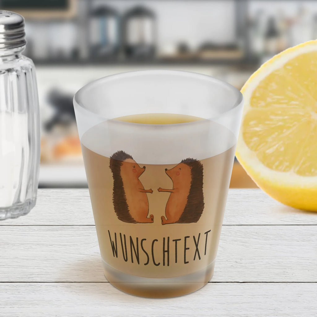 Personalisiertes Schnapsglas Igel Liebe Schnapsglas personalisieren, Personalisiertes Schnapsglas, Schnapsglas Hochzeit, Schnapsglas mit Namen, personalisierte Pinnchen, personalisierte Schnapsgläser, Shot Gläser personalisieren, Schnapsgläser personalisiert, Schnapsglas Geschenk, Schnapsglas mit Name, Schnapsglas zum Umhängen mit Namen, Liebe, Partner, Freund, Freundin, Ehemann, Ehefrau, Heiraten, Verlobung, Heiratsantrag, Liebesgeschenk, Jahrestag, Hocheitstag, Geschenk, Verliebt, Verlobt, Hochzeit, Verheiratet, Hochzeitstag, Liebesbeweis, Igel