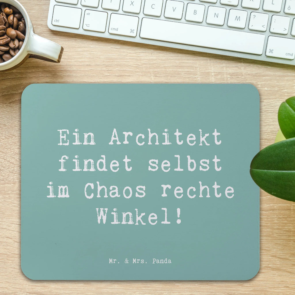 Mouse mat Saying Ein Architekt findet selbst im Chaos rechte Winkel! Mousepad, Arbeitszimmer, Mauspad, Designer Mauspad, Büroausstattung, Mausunterlage, Computer zubehör, Mauspad Büro, PC Zubehör, Einzigartiges Mauspad, Beruf, Ausbildung, Jubiläum, Abschied, Rente, Kollege, Kollegin, Geschenk, Schenken, Arbeitskollege, Mitarbeiter, Firma, Danke, Dankeschön