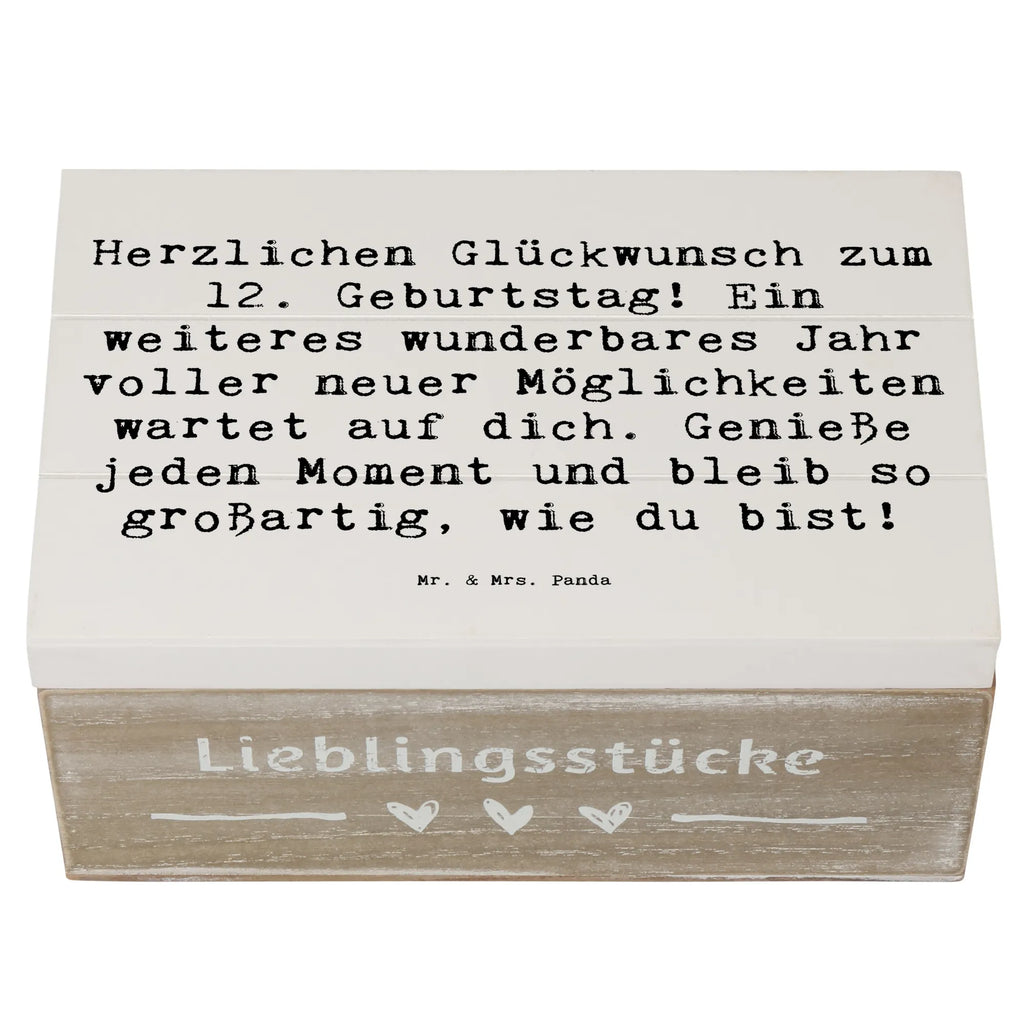 Wooden chest Saying Herzlichen Glückwunsch zum 12. Geburtstag! Ein weiteres wunderbares Jahr voller neuer Möglichkeiten wartet auf dich. Genieße jeden Moment und bleib so großartig, wie du bist! Aufbewahrungsbox, Dekokiste, Schatzkiste, Kiste, XXL, Erinnerungsbox, Truhe, Geschenkdose, Erinnerungskiste, Holzkiste, Schatulle, Geschenkbox, Geburtstag, Geburtstagsgeschenk, Geschenk