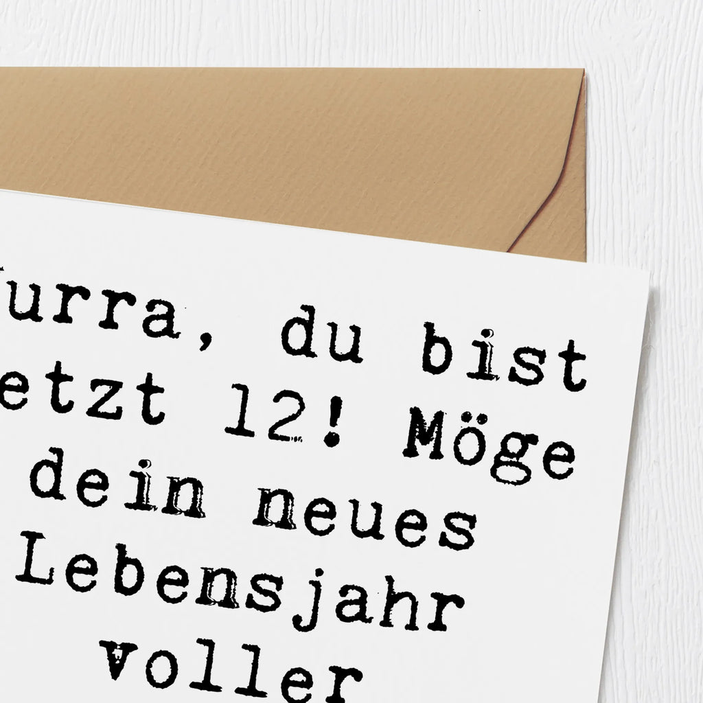 Deluxe Card Saying Hurra, du bist jetzt 12! Möge dein neues Lebensjahr voller Abenteuer und Freude sein! Hochzeitskarte, Hochwertige Grußkarte, Einladungskarte, Karte, Grußkarte, Glückwunschkarte, Geburtstagskarte, Hochwertige Klappkarte, Klappkarte, Geburtstag, Geburtstagsgeschenk, Geschenk