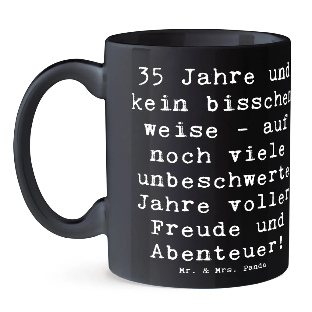 Mug Saying 35 Jahre und kein bisschen weise - auf noch viele unbeschwerte Jahre voller Freude und Abenteuer! Tasse mit Zitaten, Bürotasse, Tasse mit Motiven, Porzellantasse, Keramiktasse, Kaffeetasse, Geschenktasse, Tasse, Teetasse, Geburtstag, Geburtstagsgeschenk, Geschenk