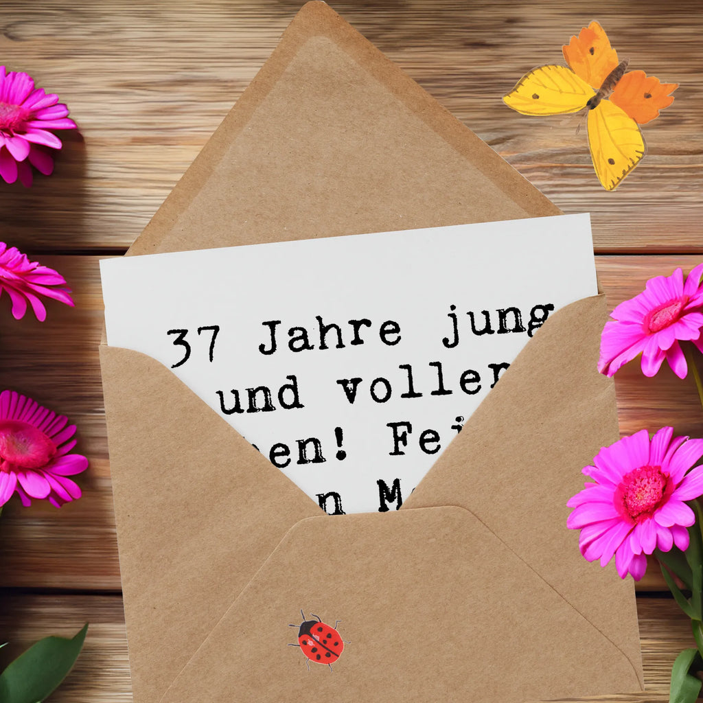 Deluxe Card Saying 37 Jahre jung und voller Leben! Feiere jeden Moment und genieße die Reise! Grußkarte, Glückwunschkarte, Klappkarte, Karte, Hochwertige Klappkarte, Hochwertige Grußkarte, Hochzeitskarte, Einladungskarte, Geburtstagskarte, Geburtstag, Geburtstagsgeschenk, Geschenk