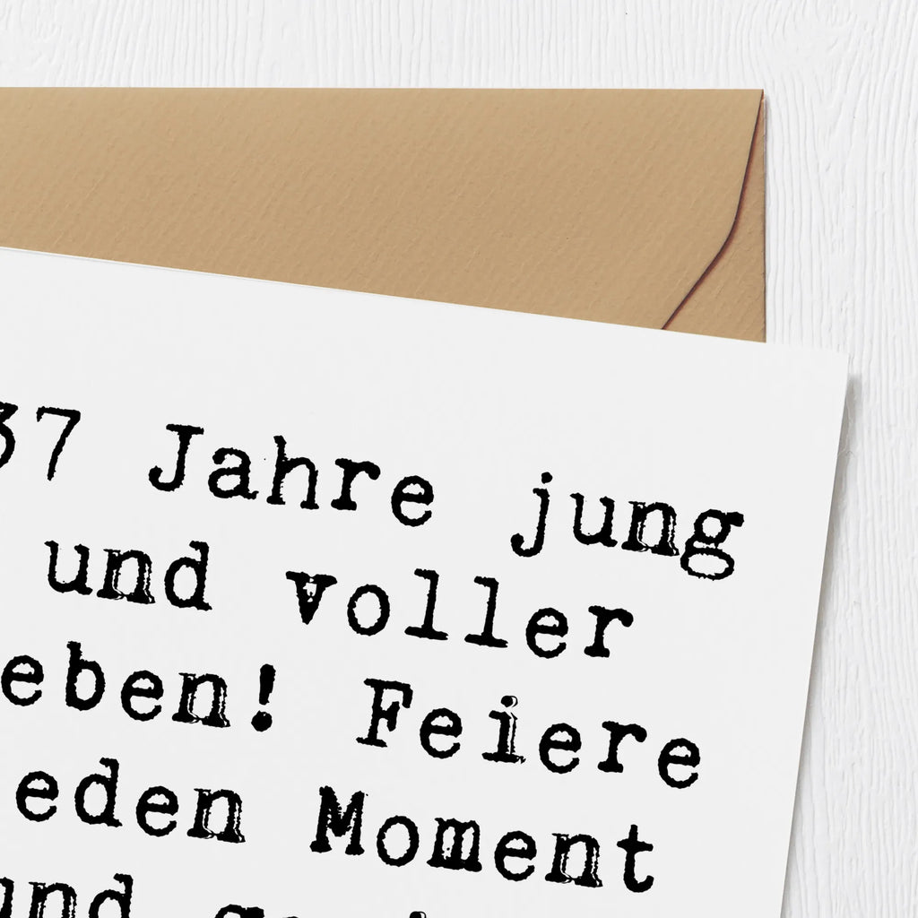 Deluxe Card Saying 37 Jahre jung und voller Leben! Feiere jeden Moment und genieße die Reise! Grußkarte, Glückwunschkarte, Klappkarte, Karte, Hochwertige Klappkarte, Hochwertige Grußkarte, Hochzeitskarte, Einladungskarte, Geburtstagskarte, Geburtstag, Geburtstagsgeschenk, Geschenk