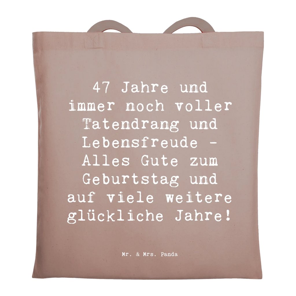 Tote bag Saying 47 Jahre und immer noch voller Tatendrang und Lebensfreude - Alles Gute zum Geburtstag und auf viele weitere glückliche Jahre! Tragetasche, Umhängetasche, Stofftasche, Tasche, Shopper, Strandtasche, Badetasche, Beuteltasche, Stoffbeutel, Einkaufstüte, Jutetasche, Einkaufstasche, Schultertasche, Beutel, Jutebeutel, Laptoptasche, Geburtstag, Geburtstagsgeschenk, Geschenk