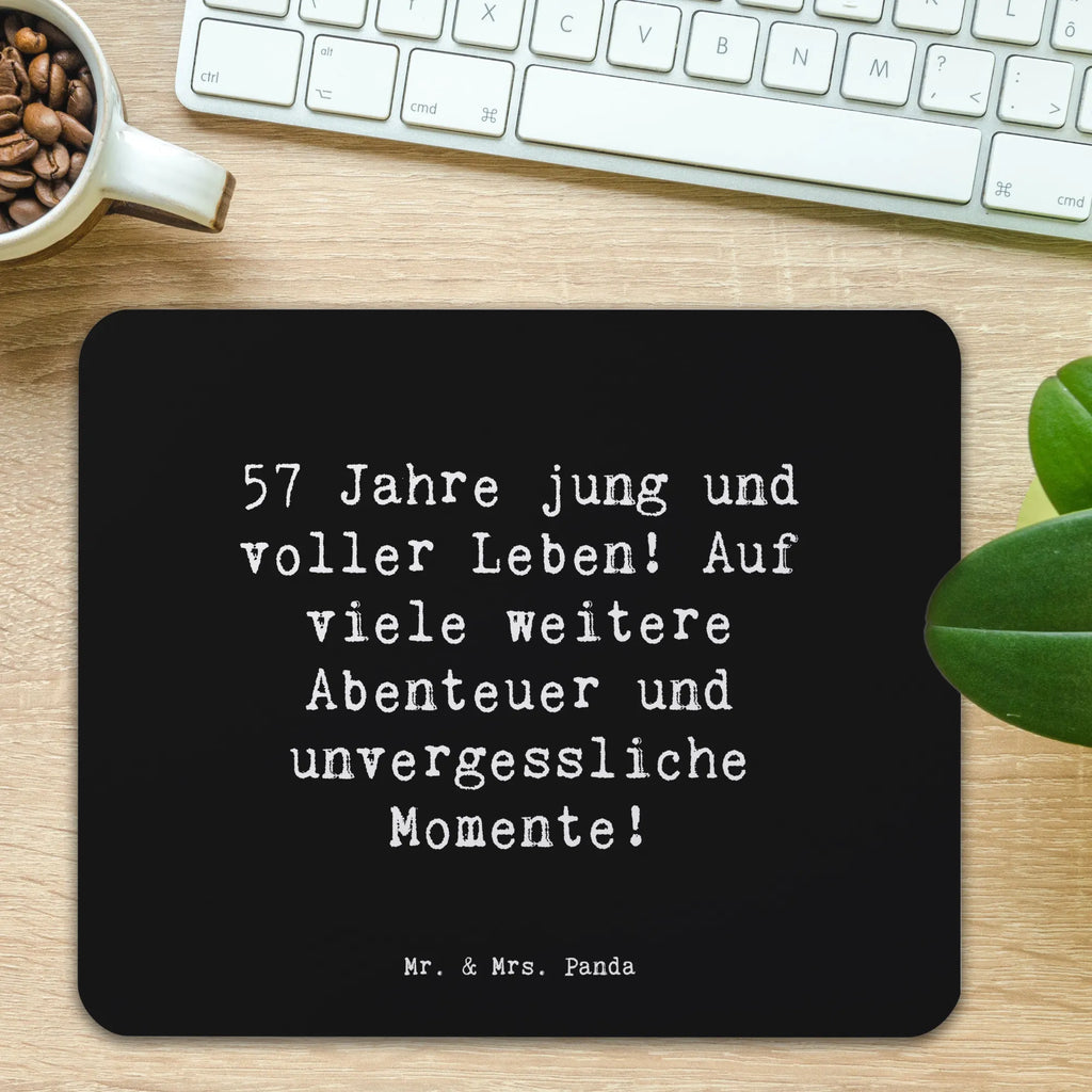 Mouse mat Saying 57 Jahre jung und voller Leben! Auf viele weitere Abenteuer und unvergessliche Momente! Arbeitszimmer, Mousepad, Einzigartiges Mauspad, Computer zubehör, PC Zubehör, Mausunterlage, Mauspad Büro, Designer Mauspad, Mauspad, Büroausstattung, Geburtstag, Geburtstagsgeschenk, Geschenk